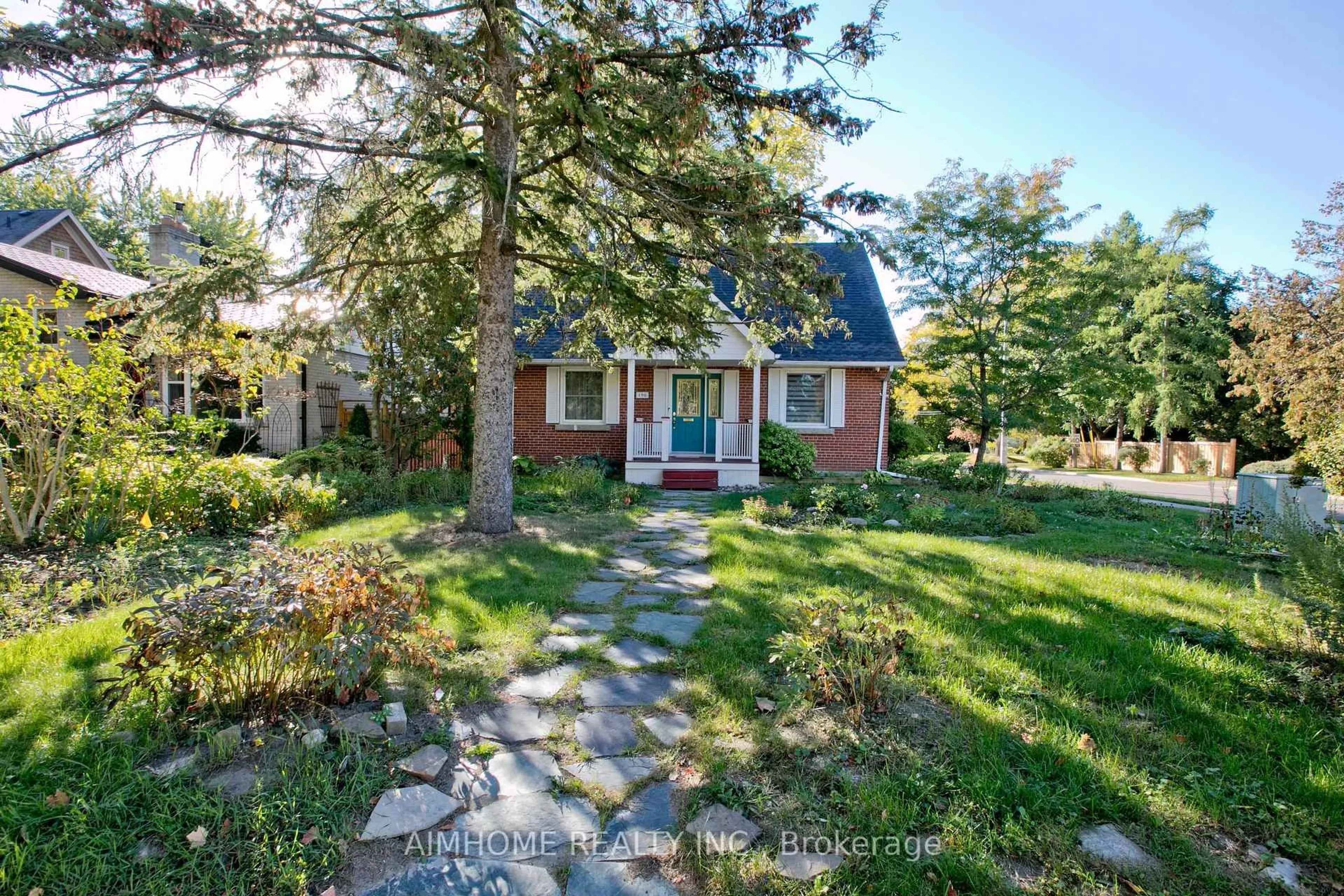 Home with brick exterior material, street for 198 Mill St, Richmond Hill Ontario L4C 4B2