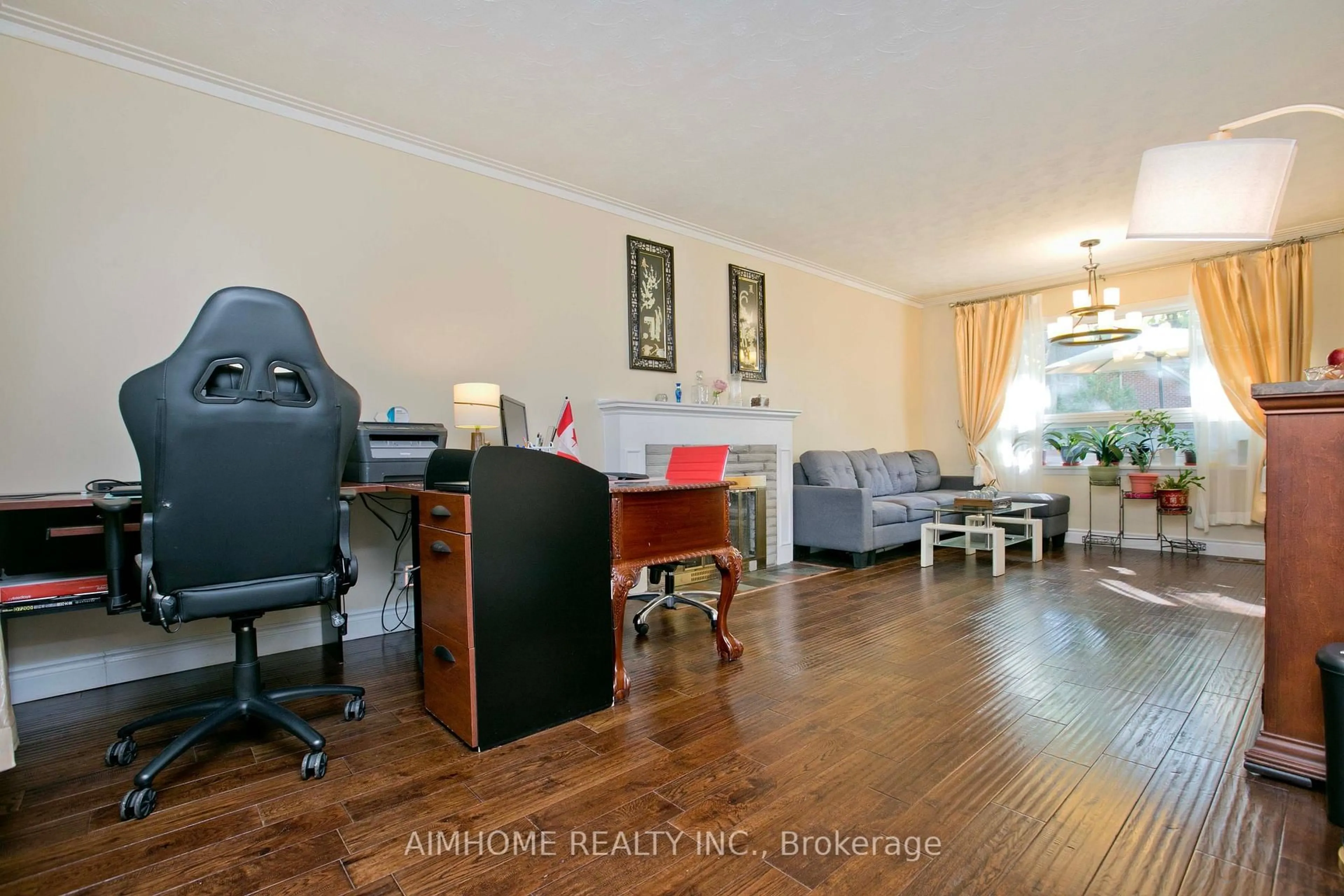 A pic of a room for 198 Mill St, Richmond Hill Ontario L4C 4B2