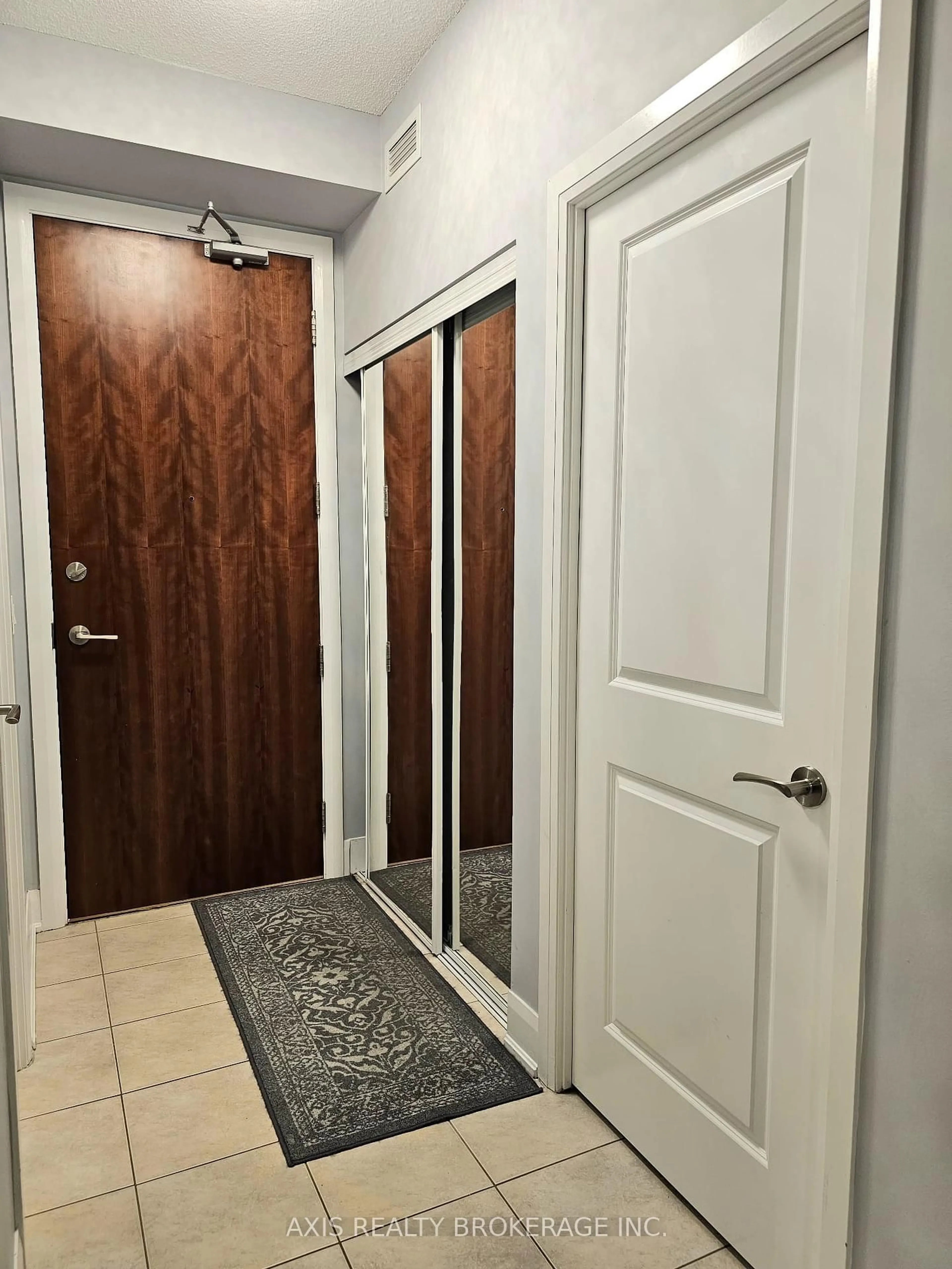 Indoor entryway for 4700 Highway 7 #321, Vaughan Ontario L4L 0B4