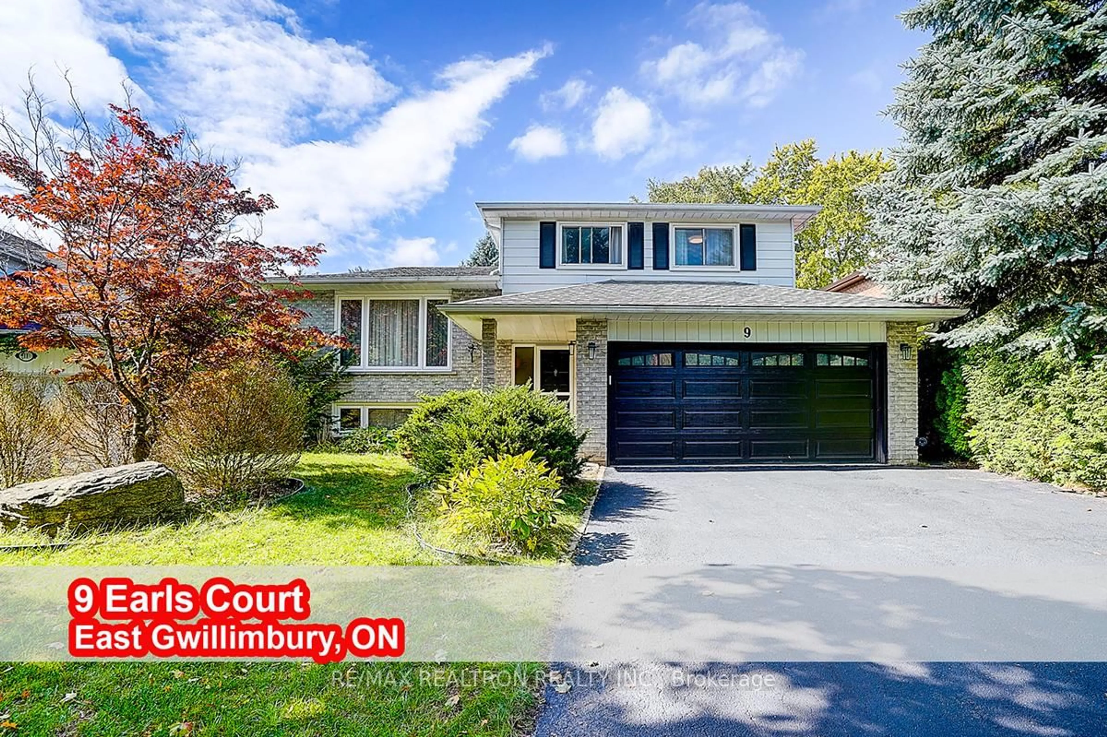 Home with vinyl exterior material, street for 9 Earls Crt, East Gwillimbury Ontario L9N 1E5