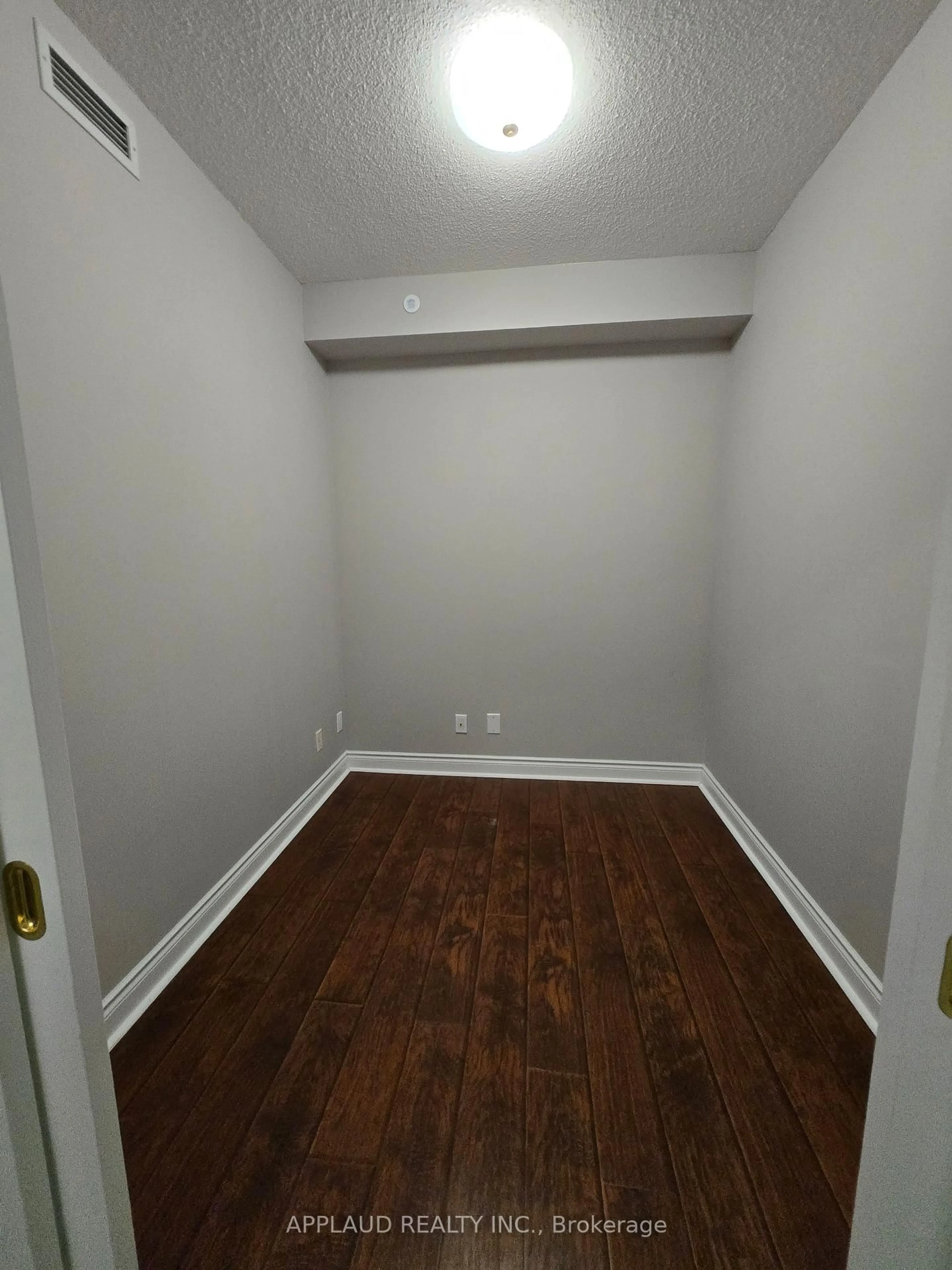 A pic of a room for 11211 Yonge St #B652, Richmond Hill Ontario L4S 0E9