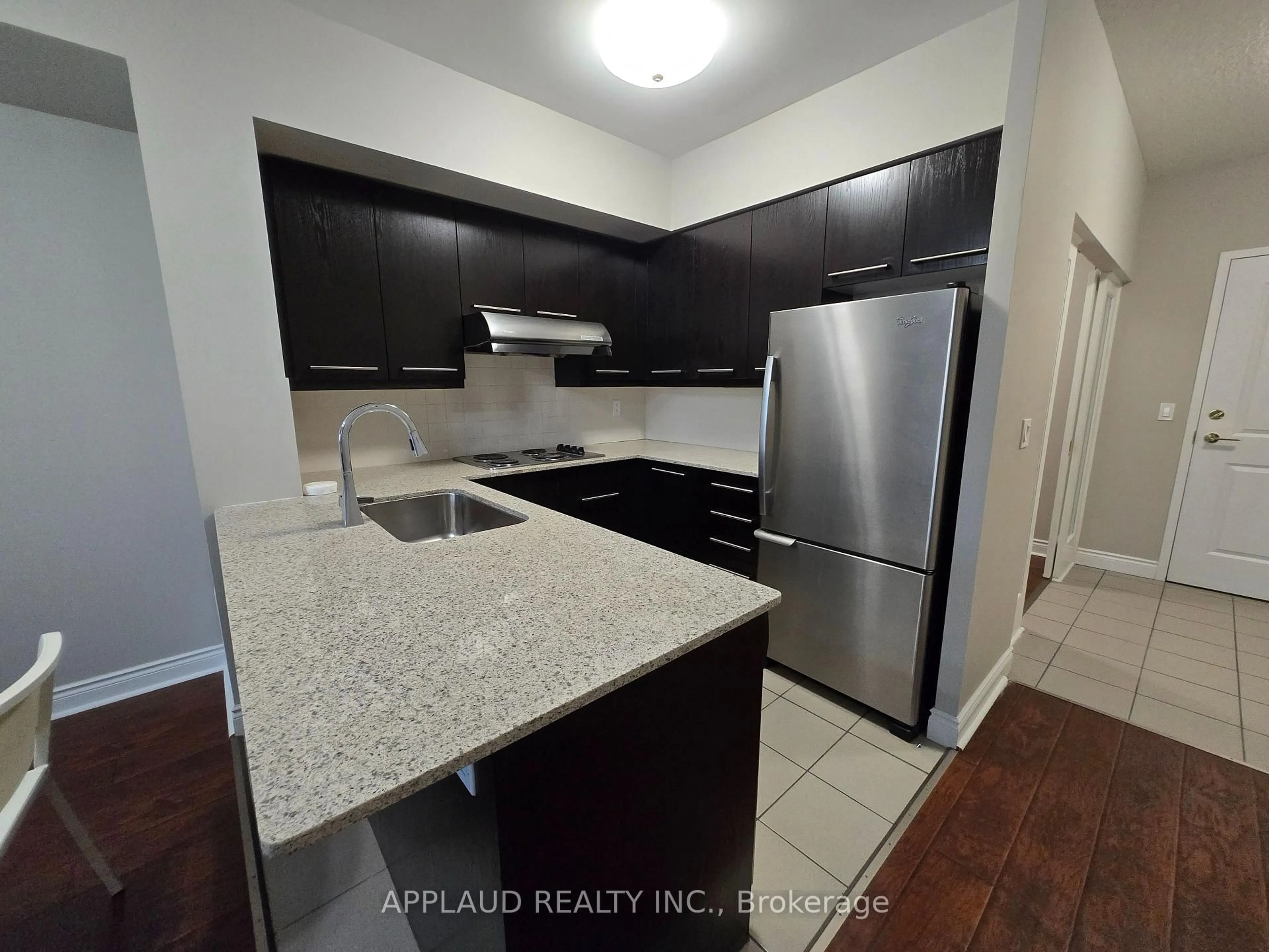 Standard kitchen, unknown for 11211 Yonge St #B652, Richmond Hill Ontario L4S 0E9