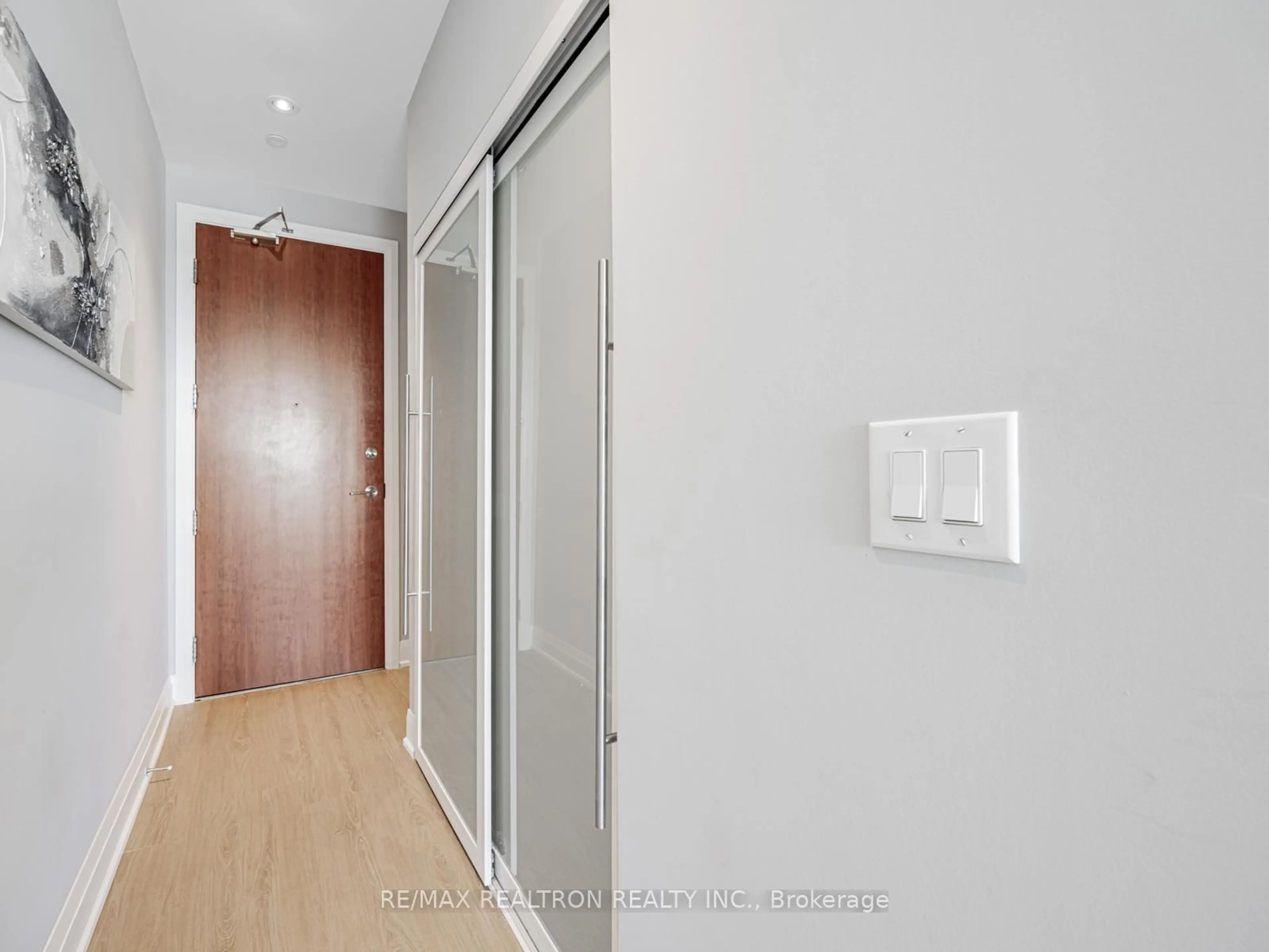 Indoor foyer for 4700 Highway 7 #701, Vaughan Ontario L4L 0B4