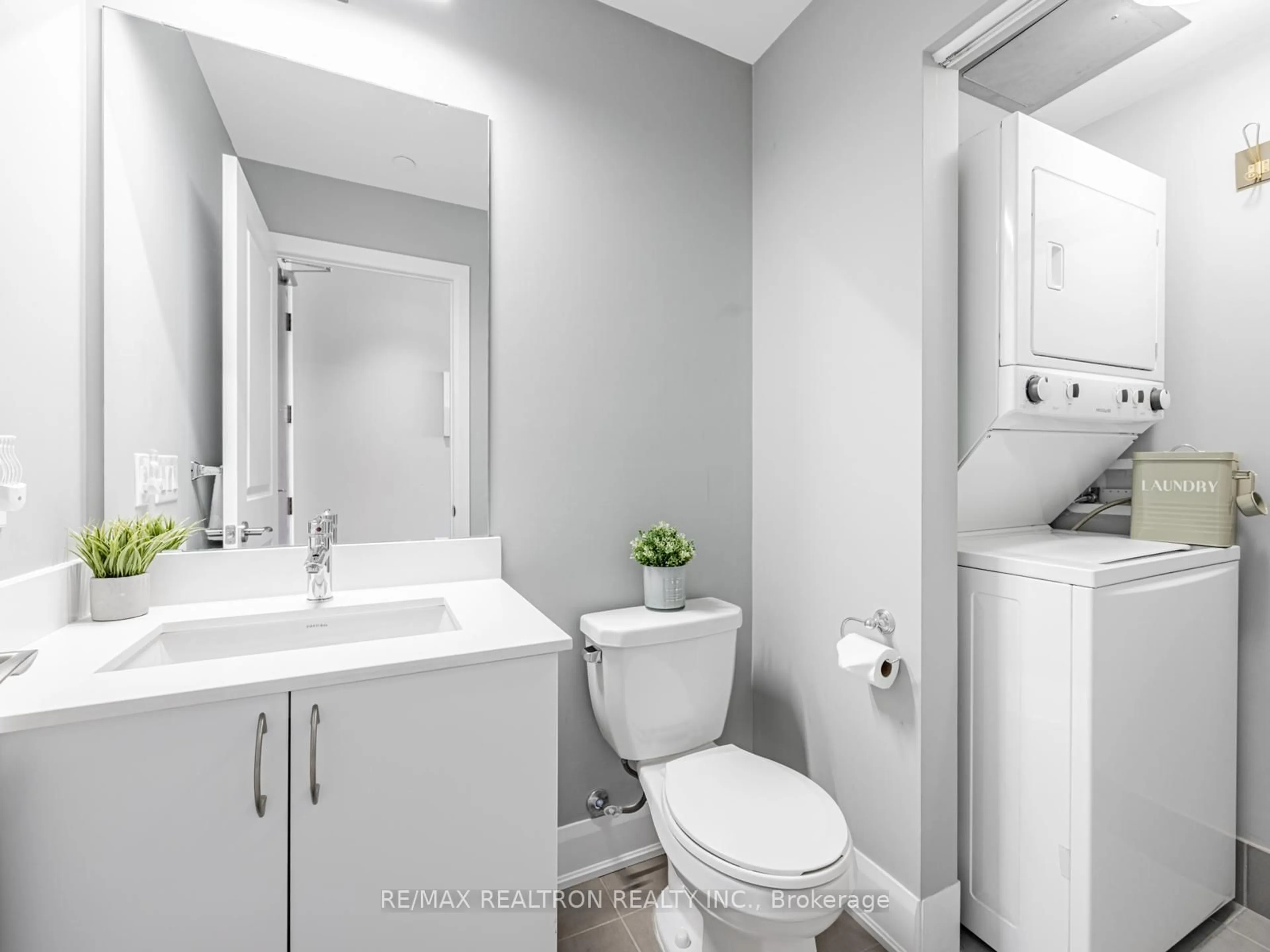 Standard bathroom, unknown for 4700 Highway 7 #701, Vaughan Ontario L4L 0B4