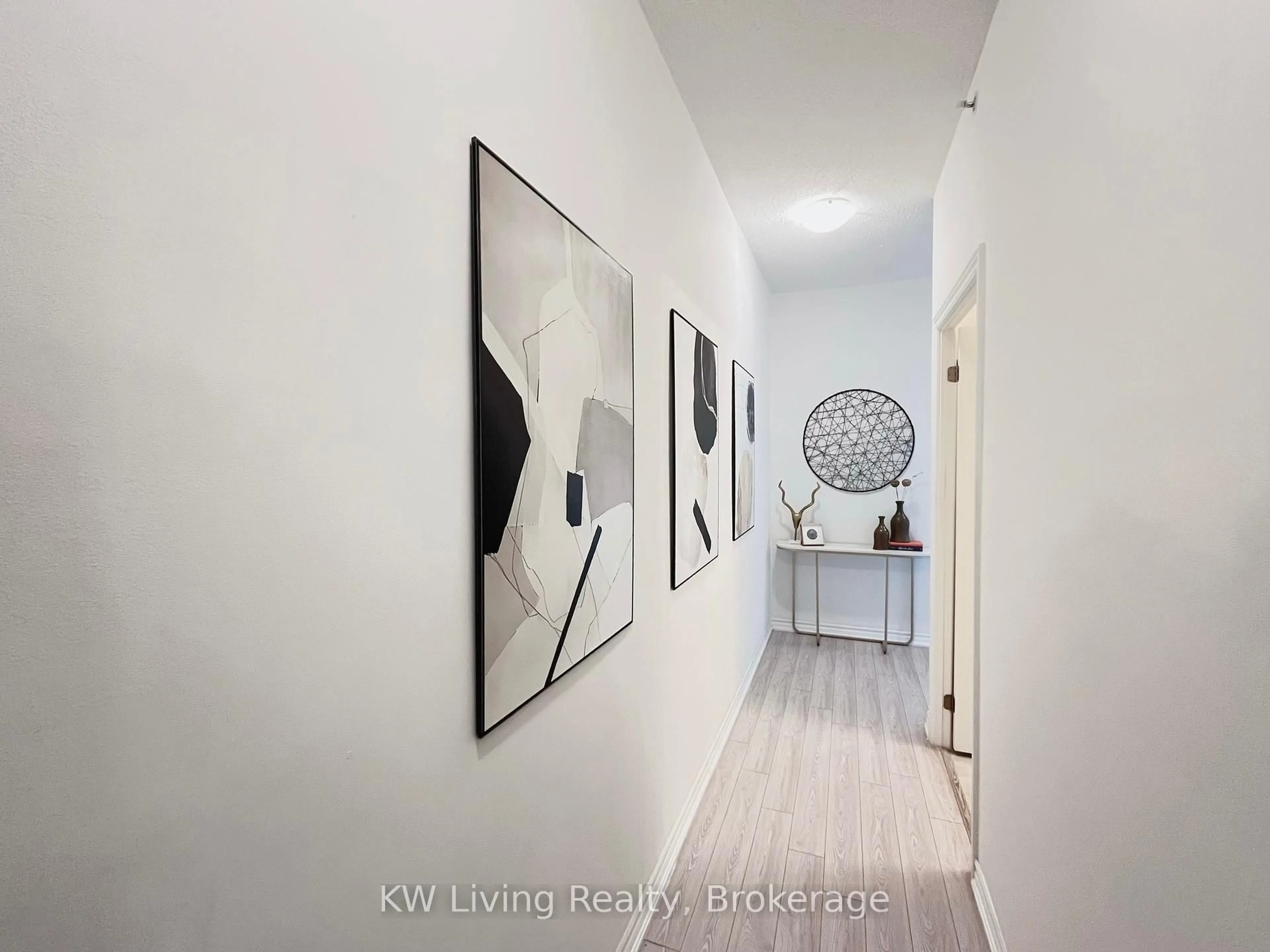 Indoor entryway for 8323 Kennedy Rd #706, Markham Ontario L3R 5W7