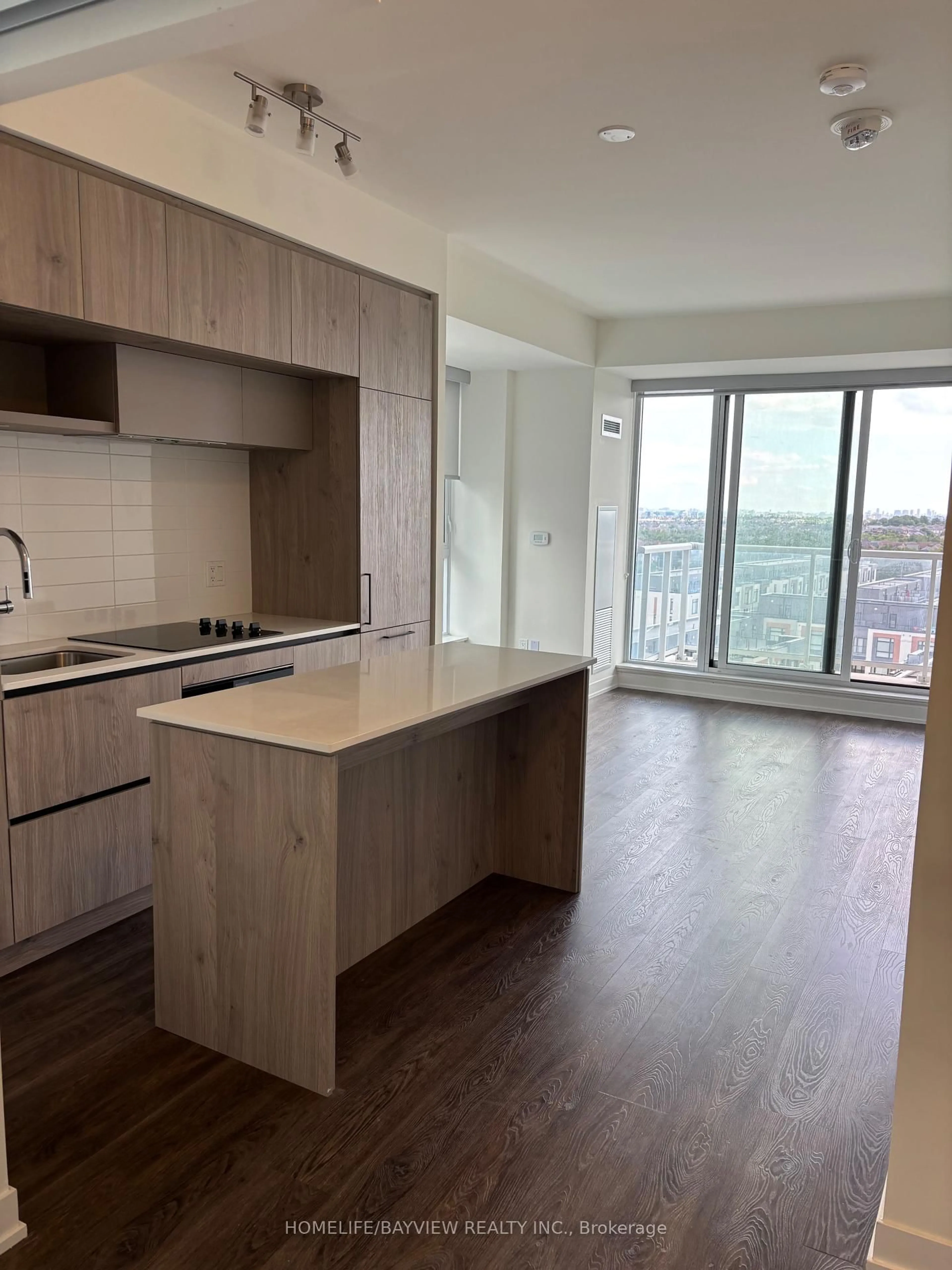 Standard kitchen, unknown for 2 David Eyer Rd #930, Richmond Hill Ontario L4S 0N6