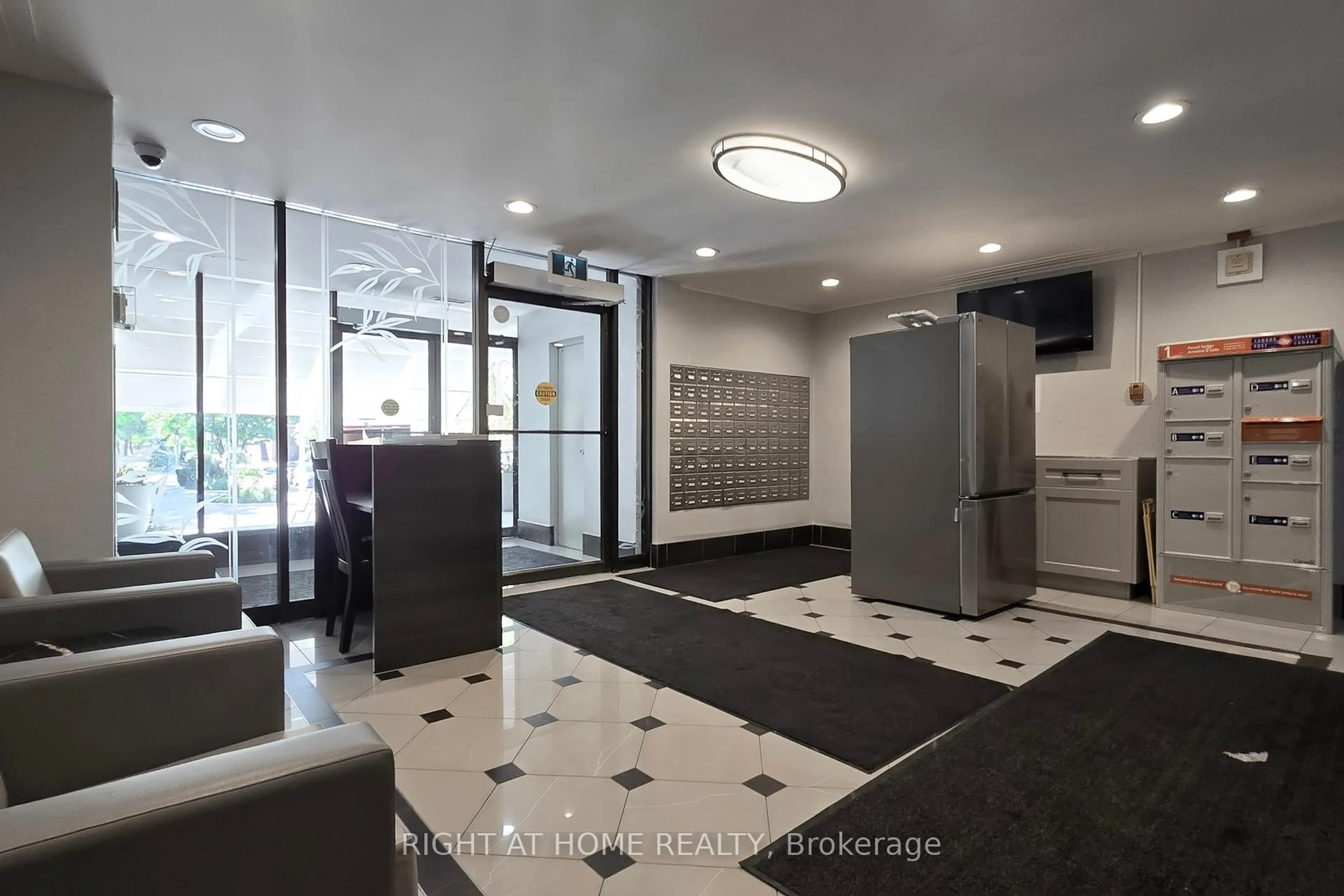 Indoor foyer for 16 Elgin St #320, Markham Ontario L3T 4T4