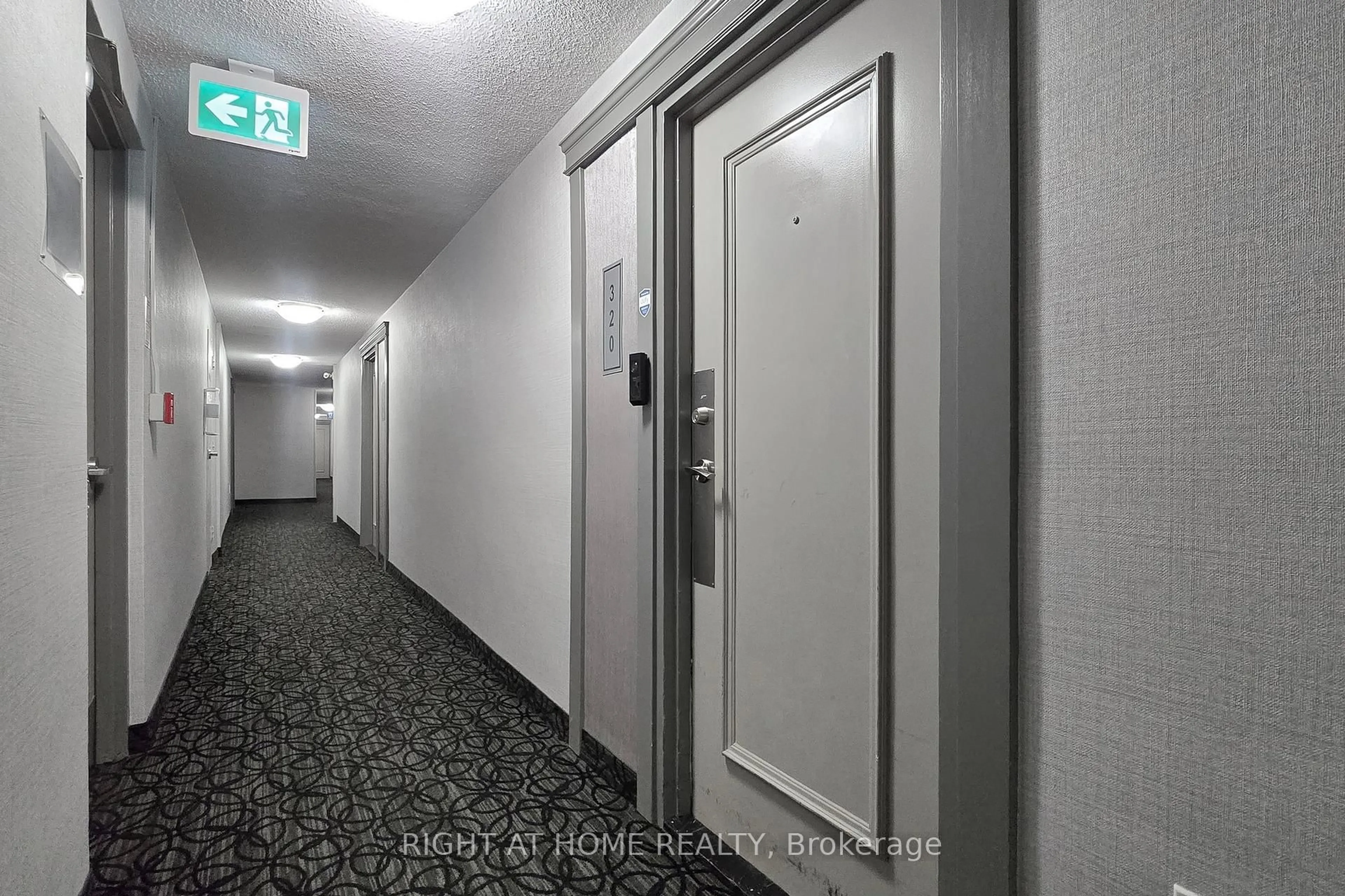 Indoor foyer for 16 Elgin St #320, Markham Ontario L3T 4T4