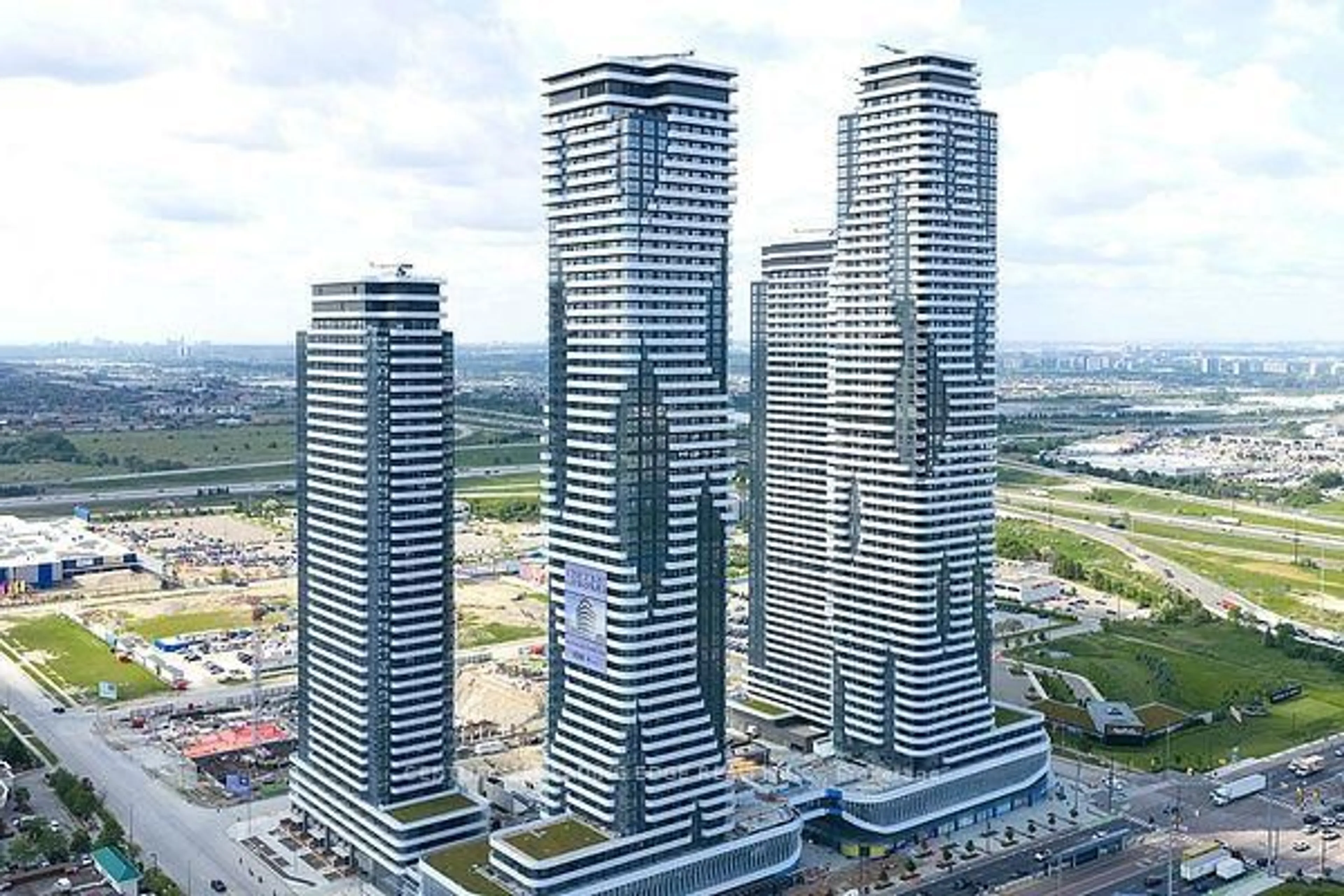 A pic from outside/outdoor area/front of a property/back of a property/a pic from drone, city buildings view from balcony for 225 Commerce St #5609, Vaughan Ontario L4K 0R1