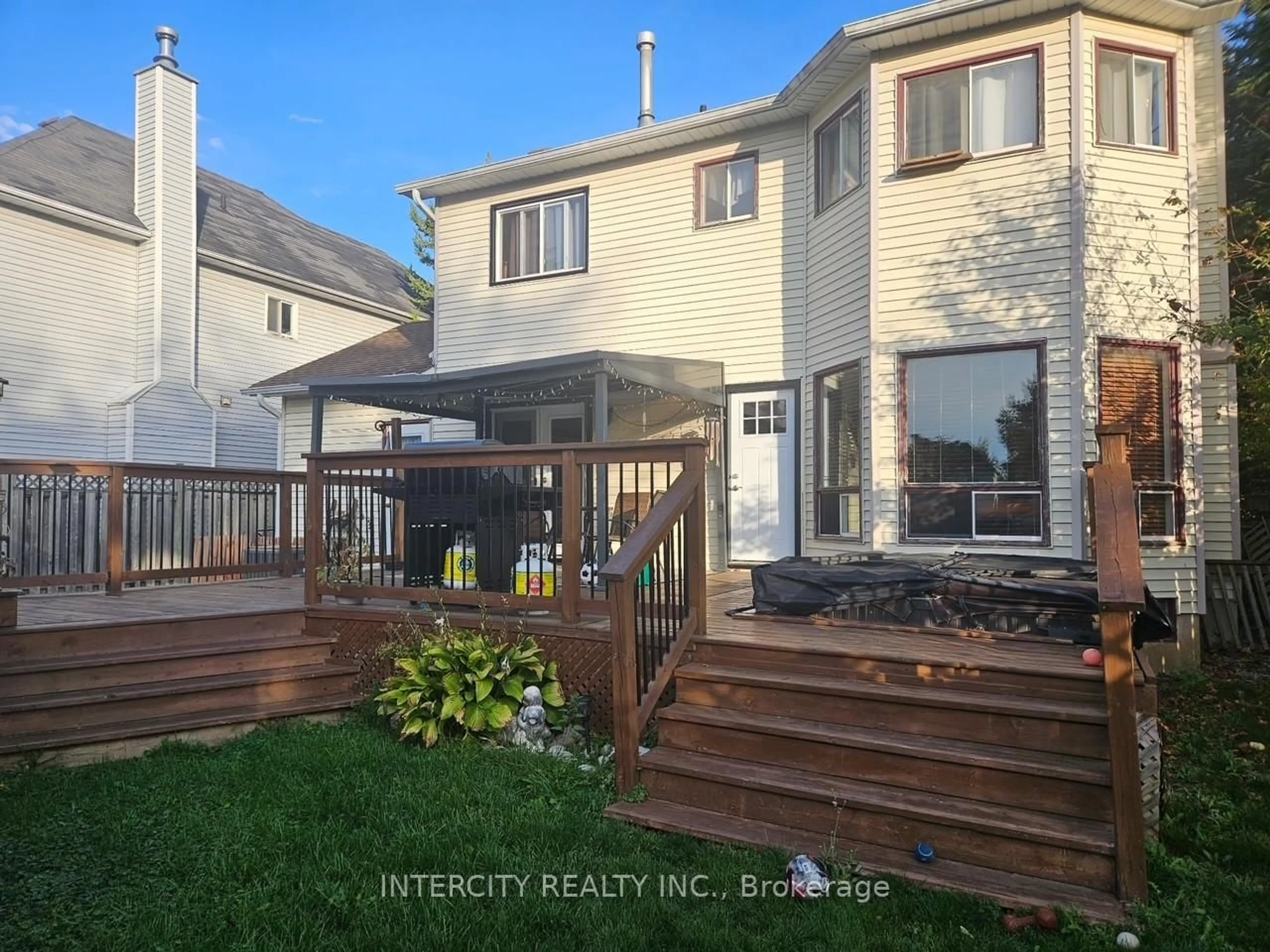 Unknown for 981 Linden St, Innisfil Ontario L9S 1W4