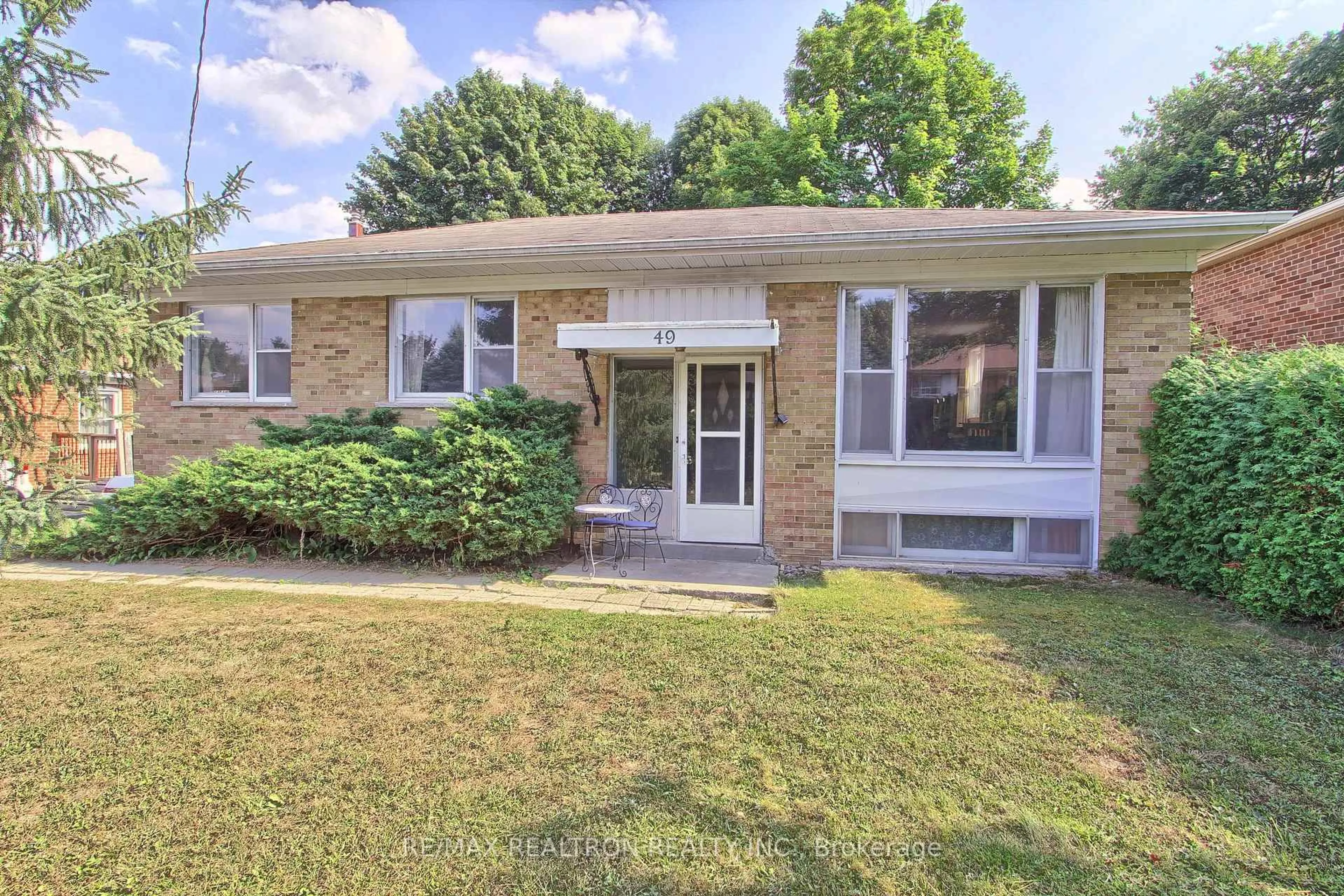 Home with brick exterior material, street for 49 Monkswood Cres, Newmarket Ontario L3Y 2J9