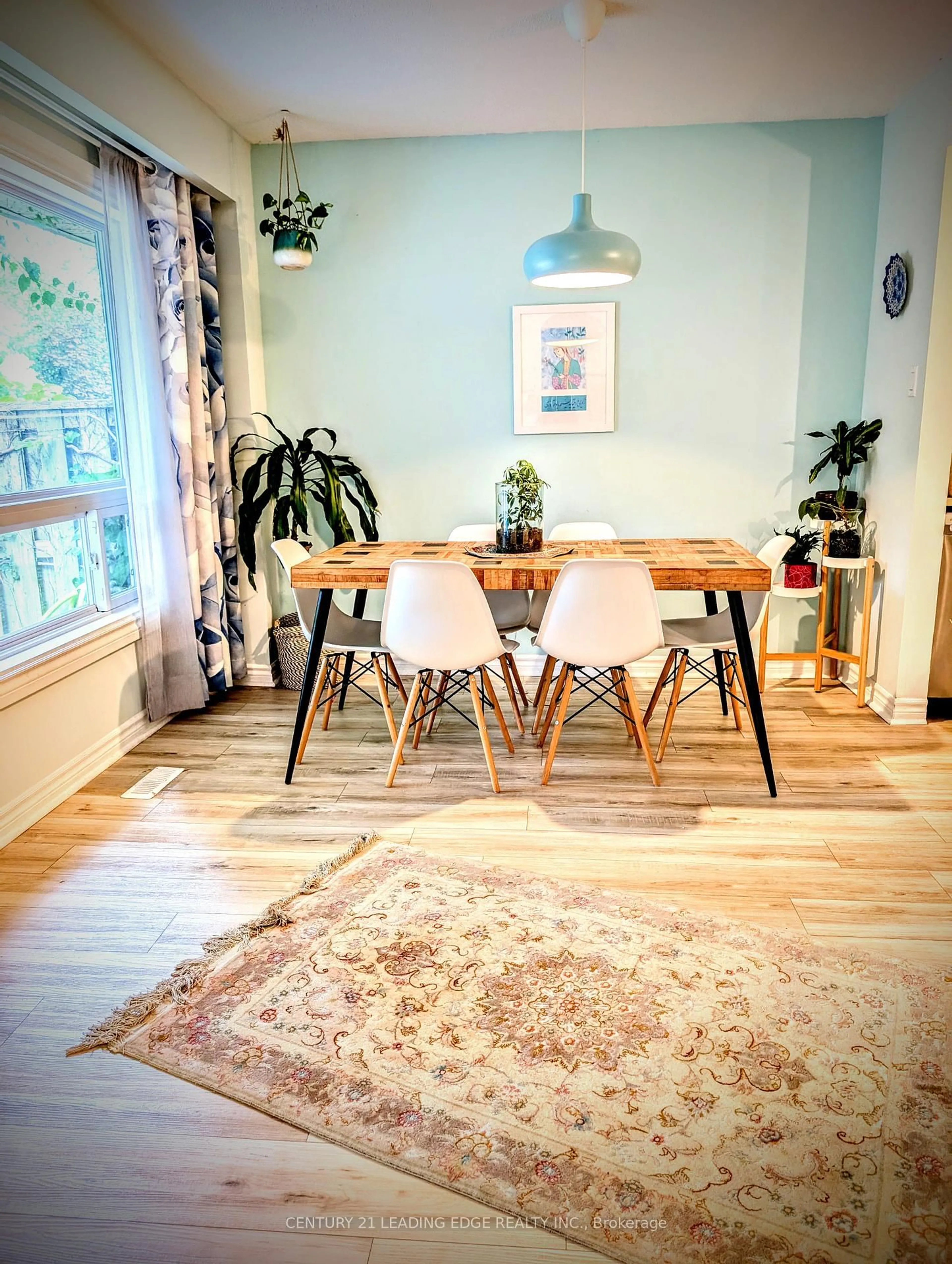 Dining room, wood/laminate floor for 40 Castle Rock Dr #6, Richmond Hill Ontario L4C 5H5