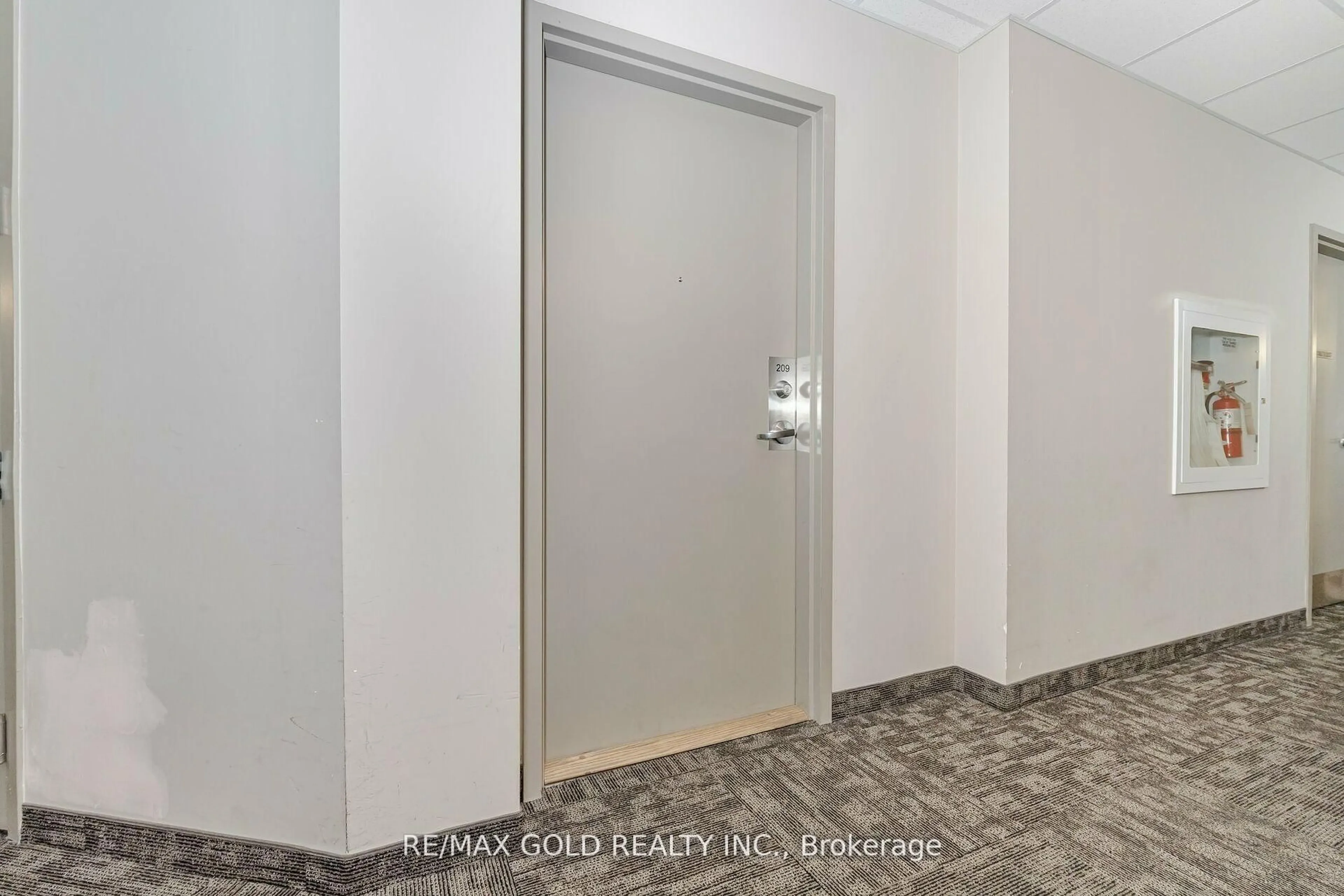 Indoor foyer for 39 New Delhi Dr #209, Markham Ontario L3S 0E1
