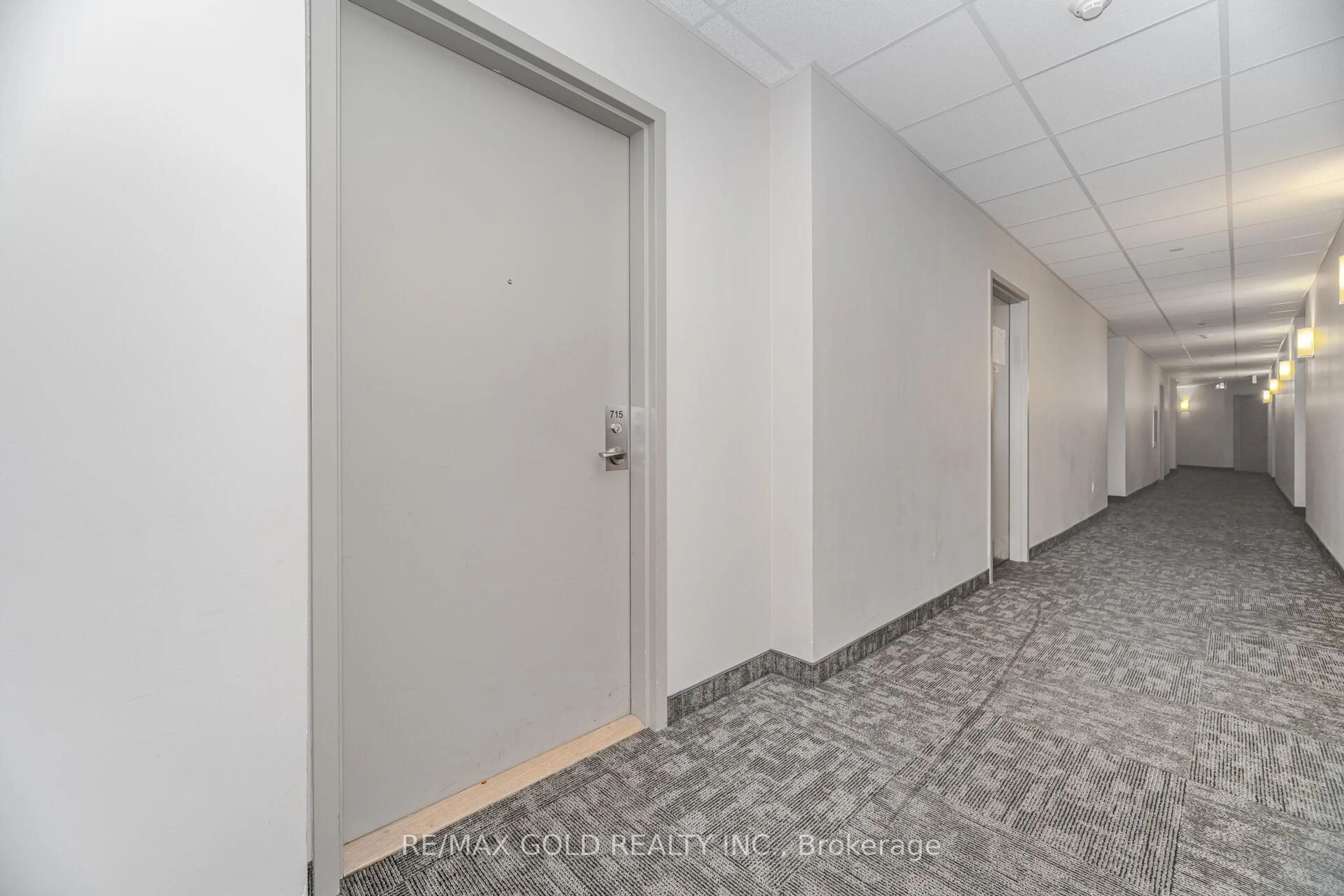 Indoor foyer for 7325 Markham Rd #715, Markham Ontario L3S 0C9