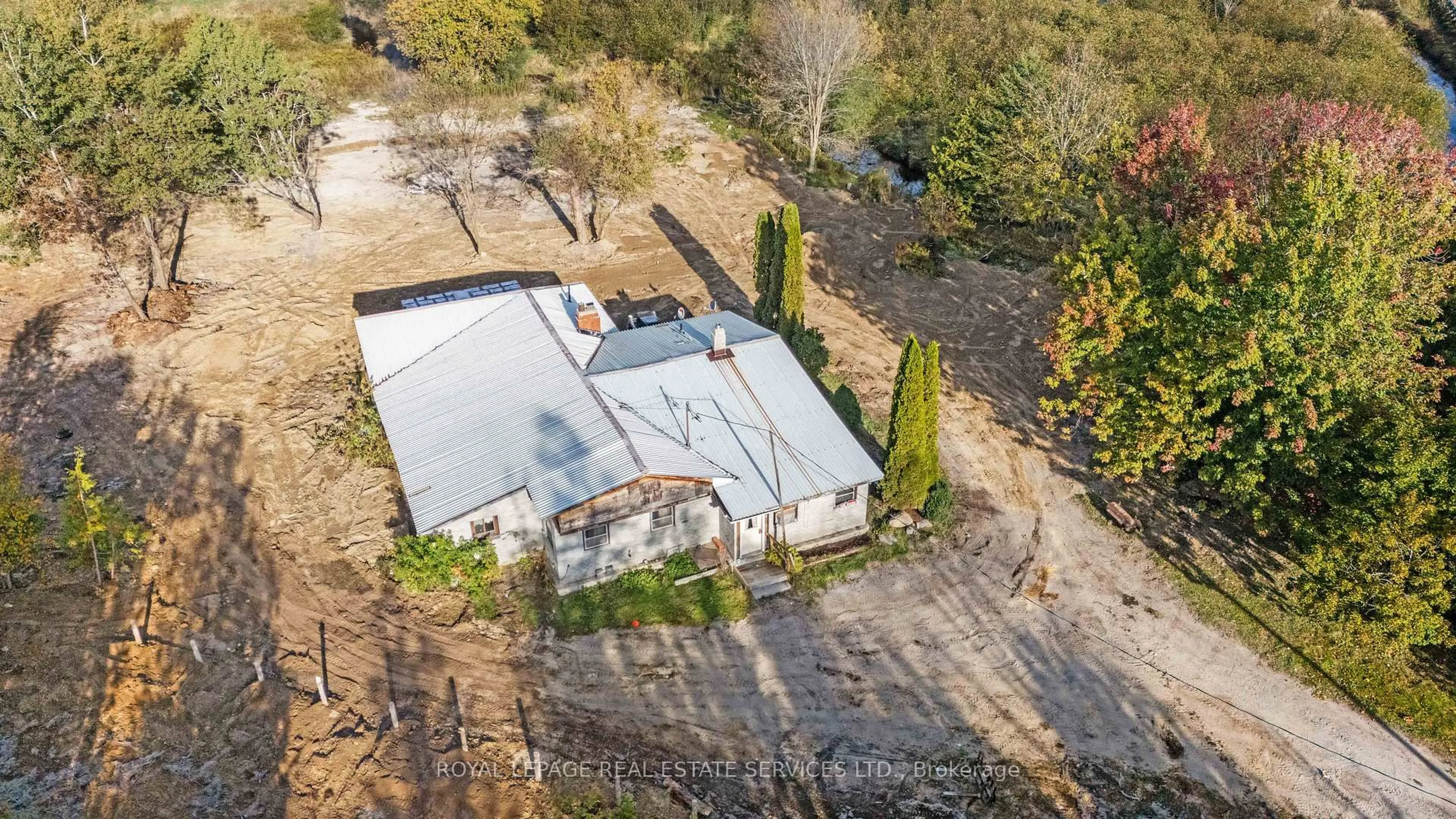 A pic from outside/outdoor area/front of a property/back of a property/a pic from drone, building for 21852 East Town Line, East Gwillimbury Ontario L0E 1T0