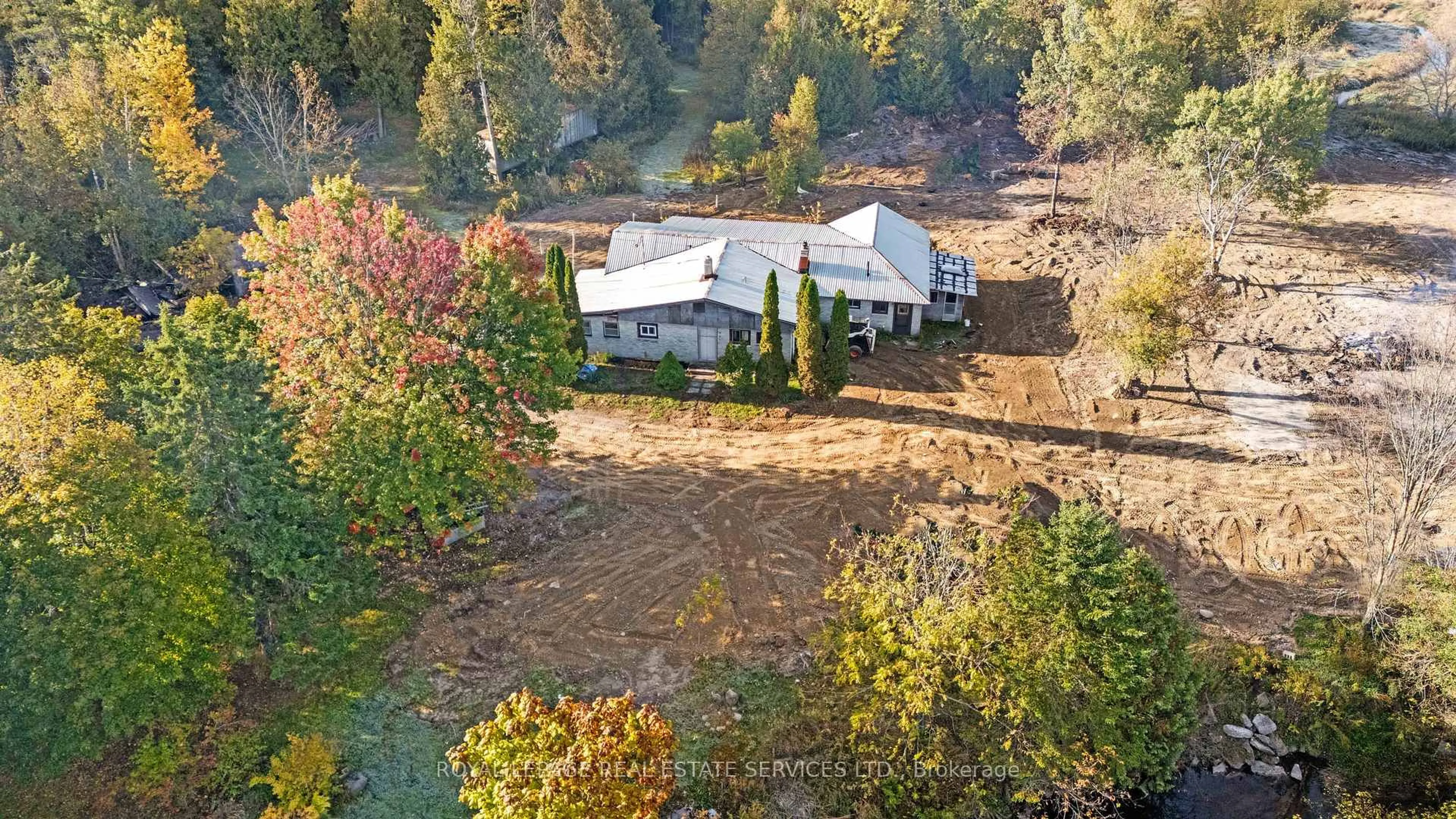 A pic from outside/outdoor area/front of a property/back of a property/a pic from drone, unknown for 21852 East Town Line, East Gwillimbury Ontario L0E 1T0