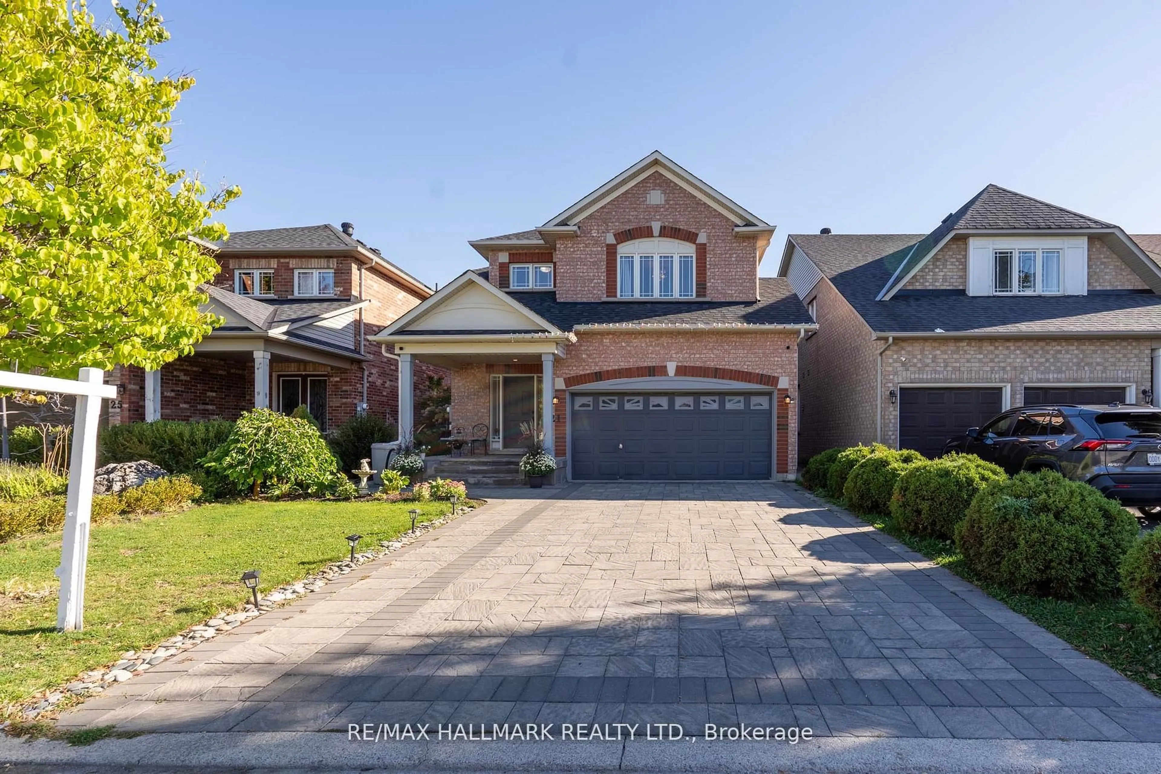 Home with brick exterior material, street for 21 Brooks Ave, Aurora Ontario L4G 7W2