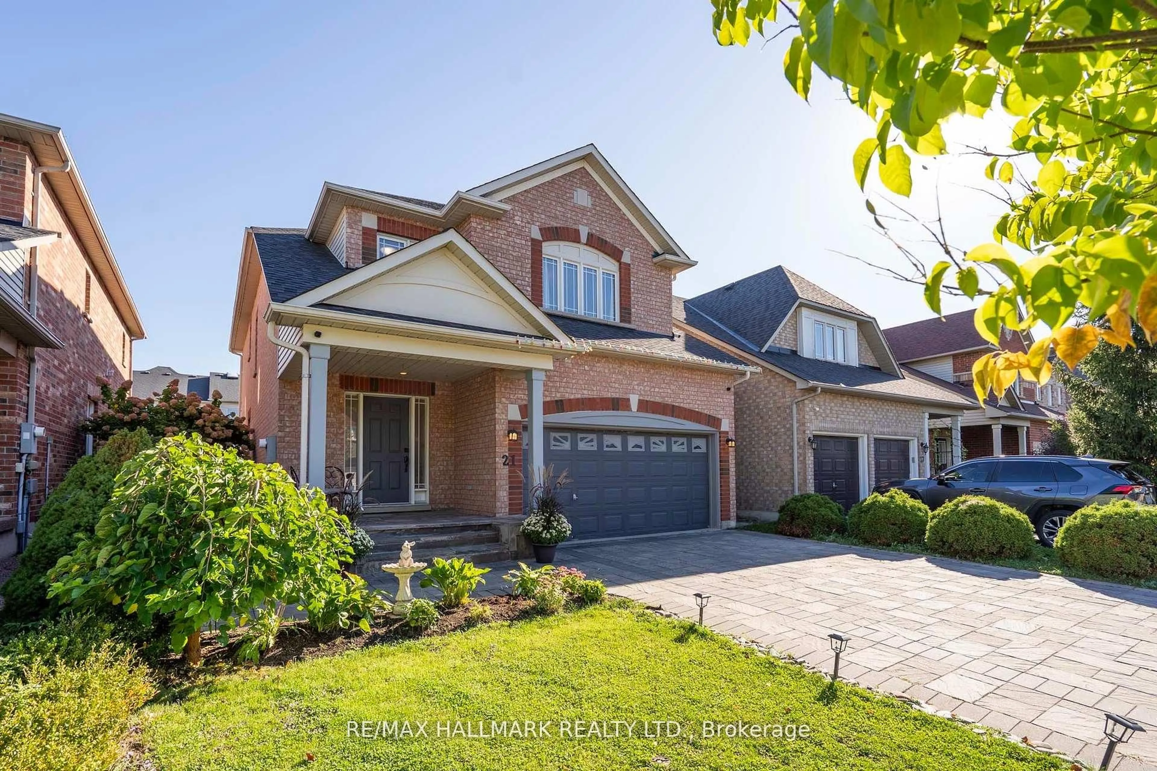 Home with brick exterior material, street for 21 Brooks Ave, Aurora Ontario L4G 7W2