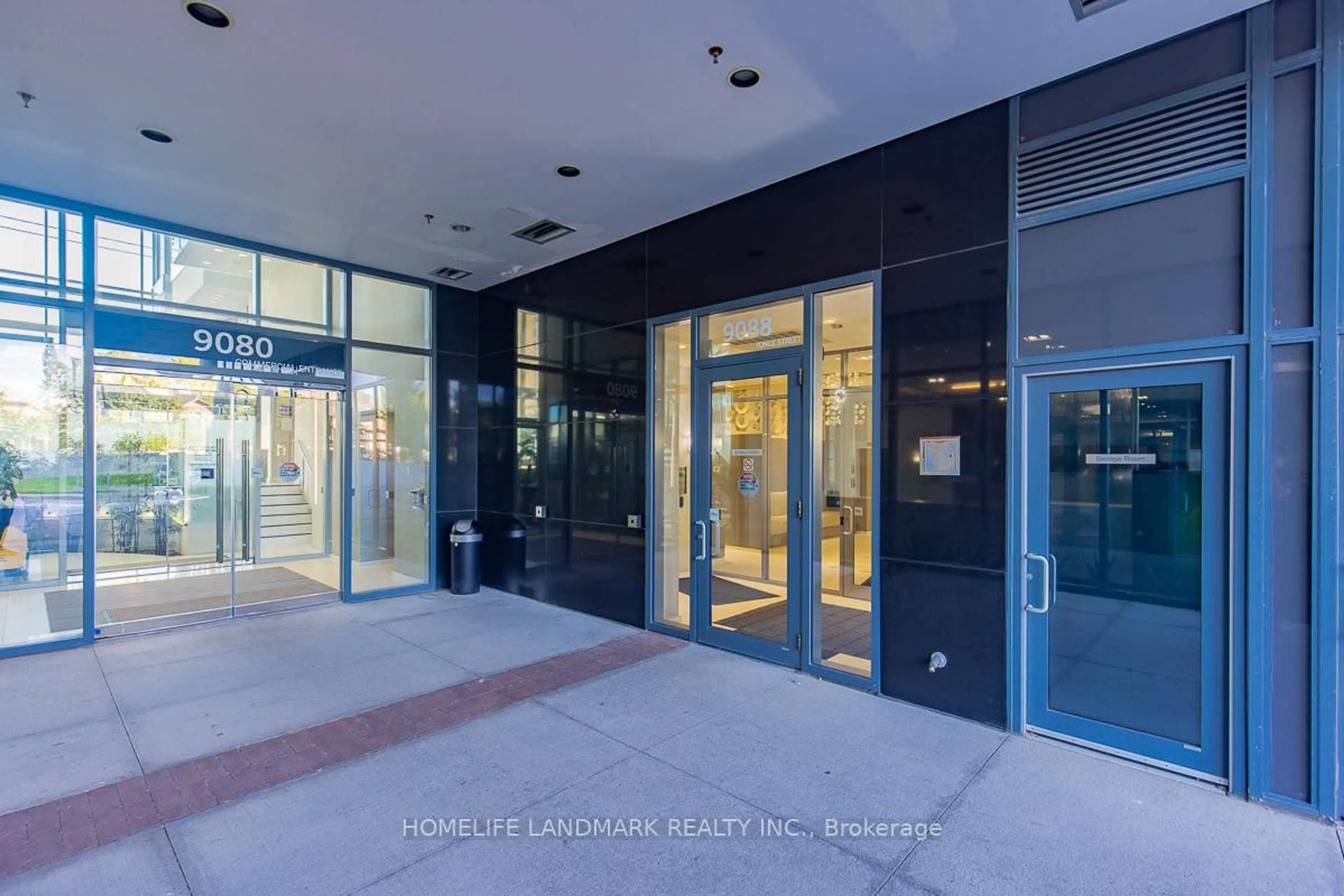 Indoor foyer for 9088 Yonge St, Richmond Hill Ontario L4C 0Y6