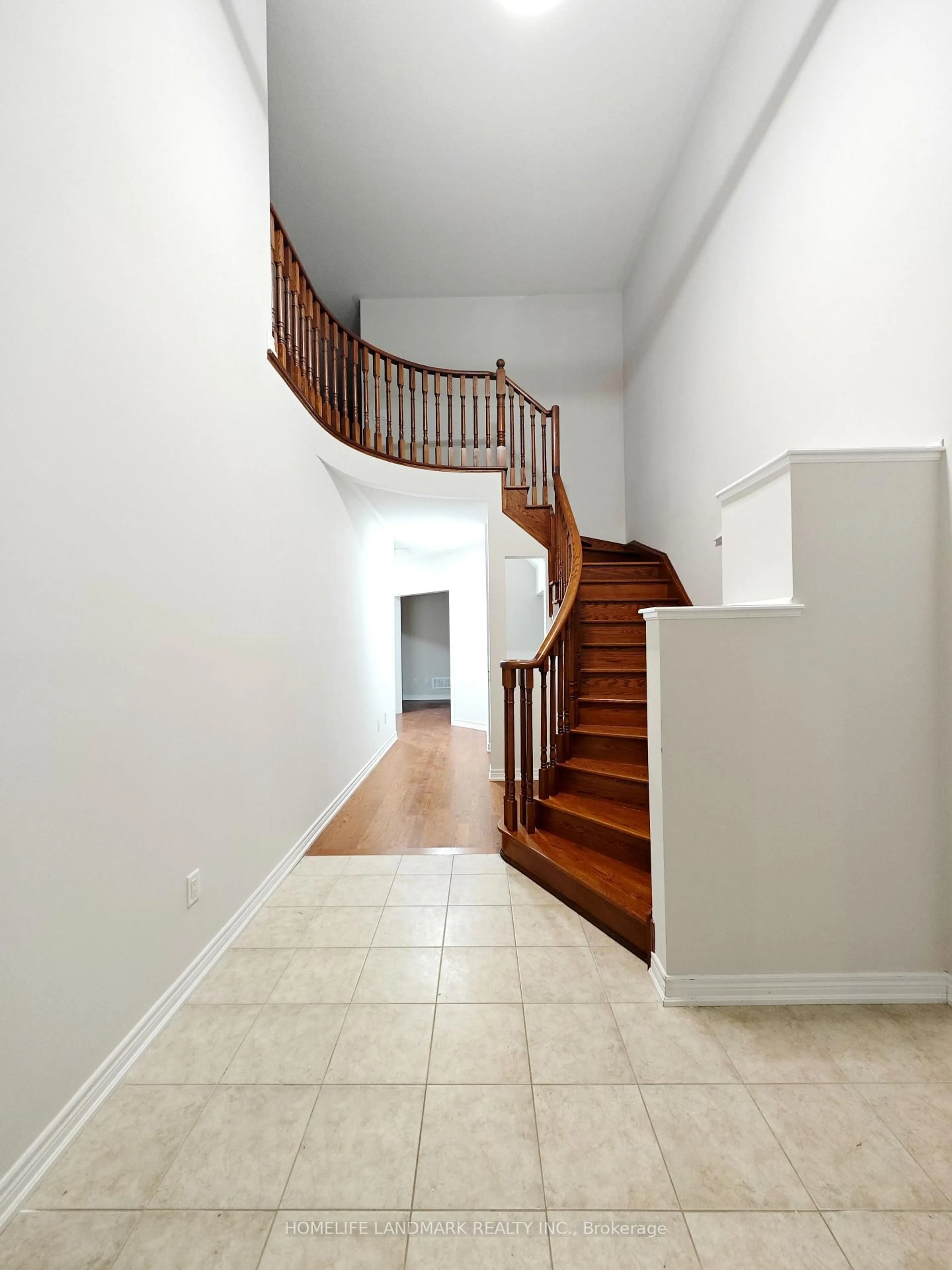 Indoor foyer for 602 Clifford Perry Pl, Newmarket Ontario L3X 0J2