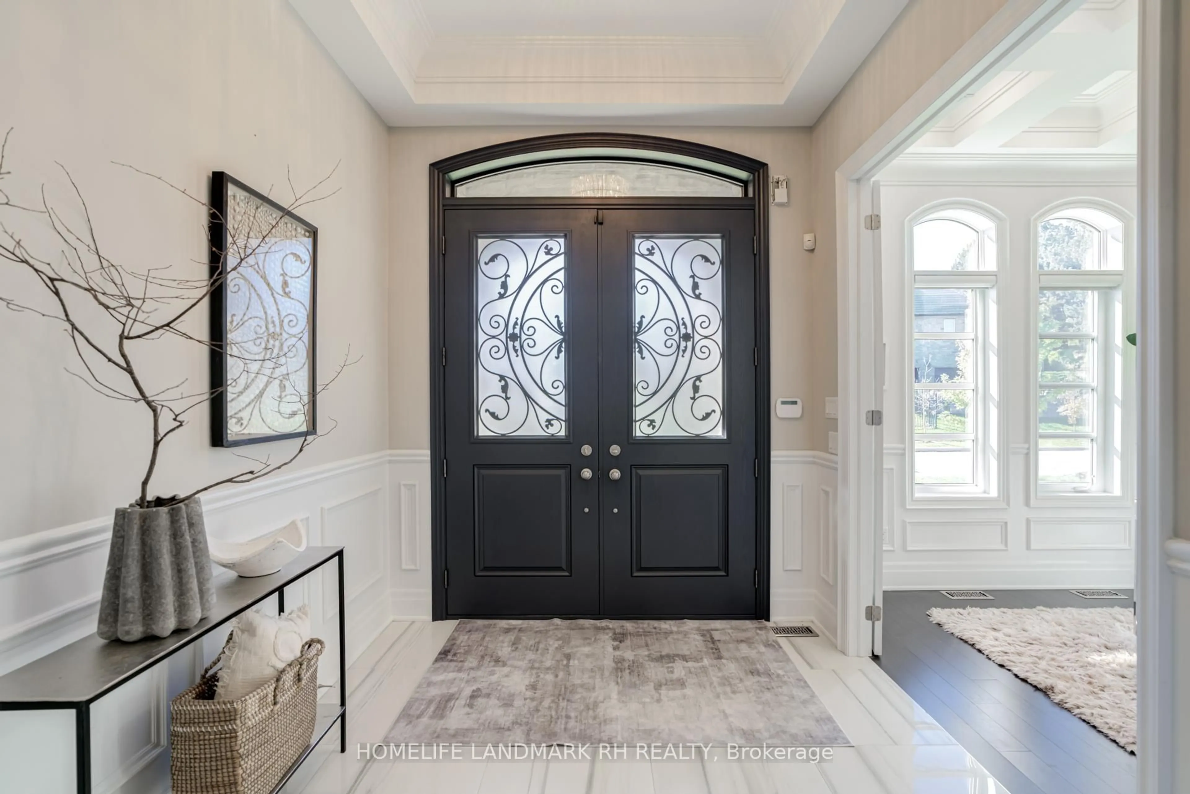 Indoor entryway for 5 Finesse Crt, Richmond Hill Ontario L4E 0W7