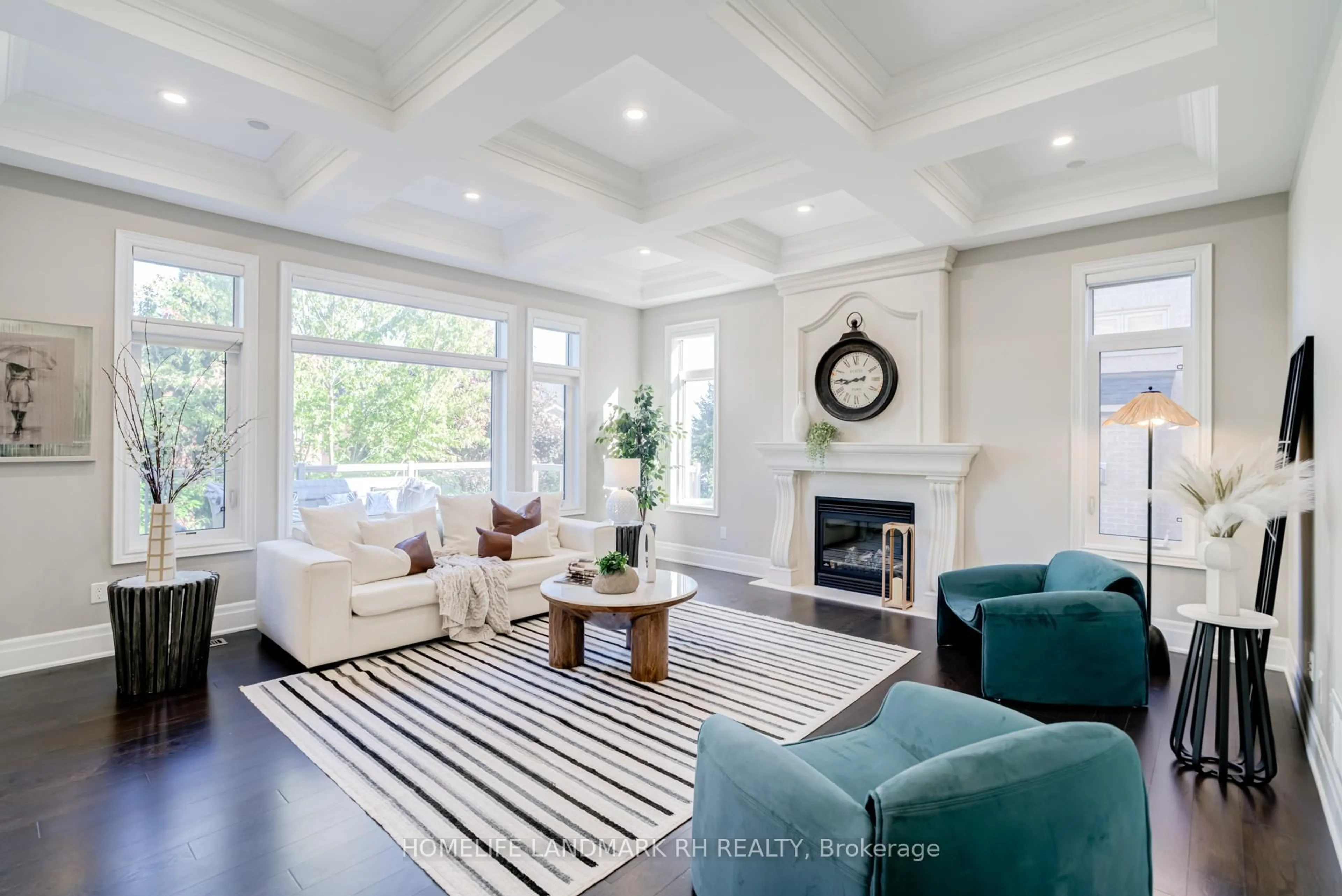 Living room with furniture, unknown for 5 Finesse Crt, Richmond Hill Ontario L4E 0W7