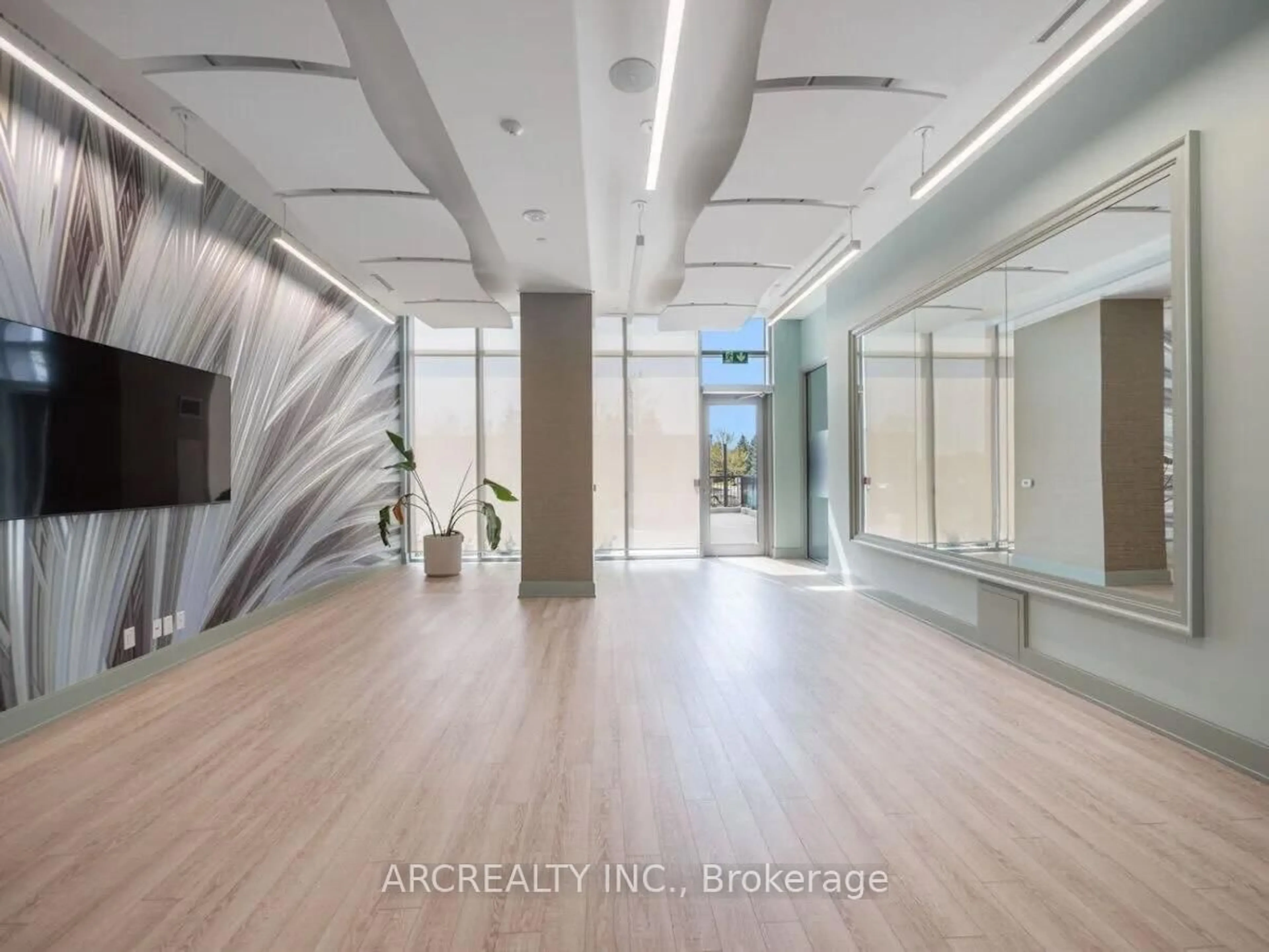 Indoor foyer for 10 Gatineau Dr #413, Vaughan Ontario L4J 0L2