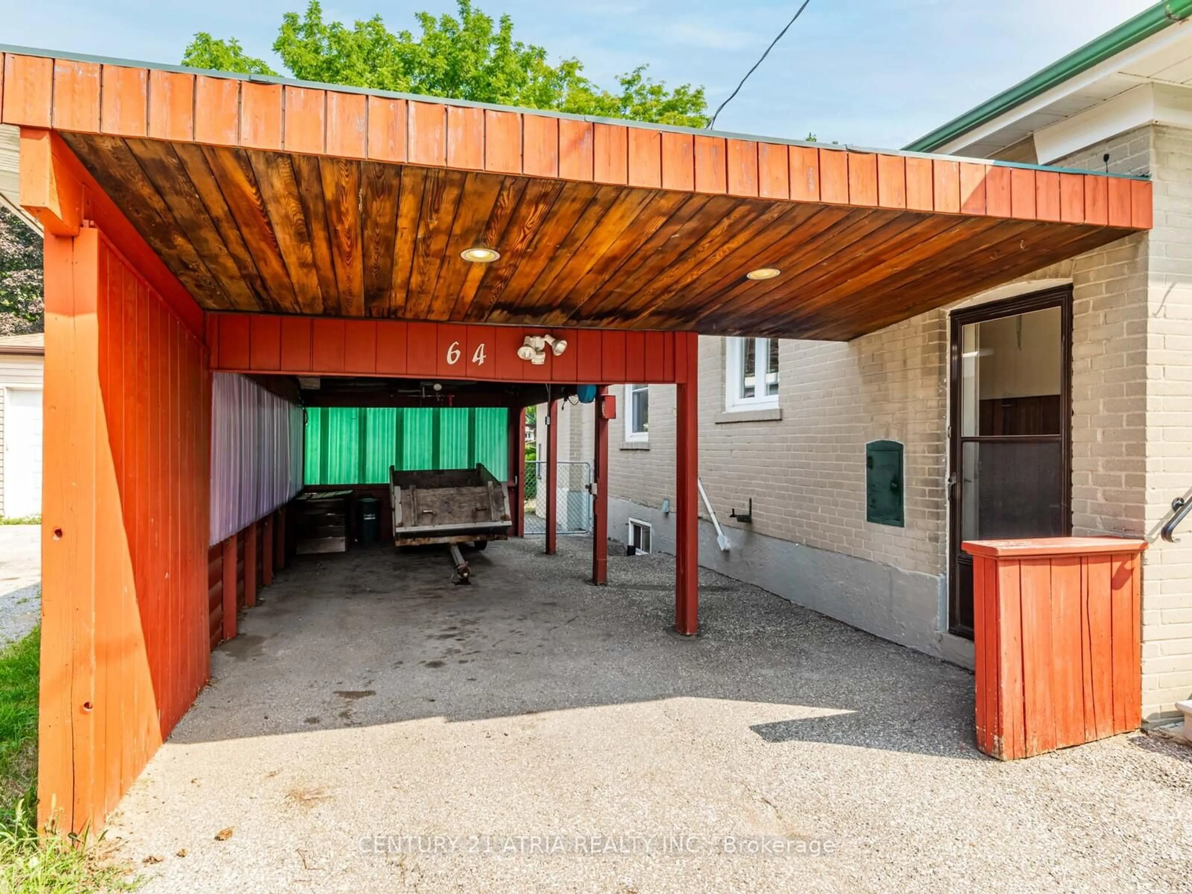 Indoor garage for 64 Rockport Cres, Richmond Hill Ontario L4C 2L6