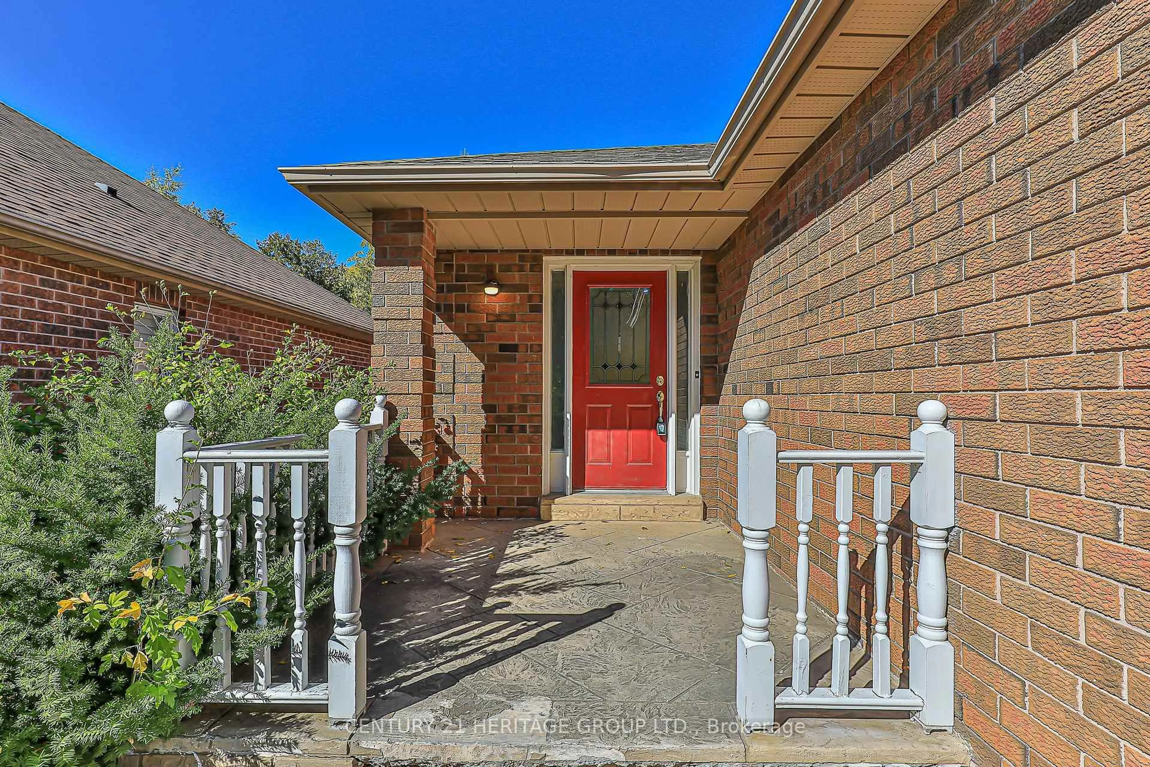 Home with brick exterior material, street for 741 College Manor Dr, Newmarket Ontario L3Y 8G5