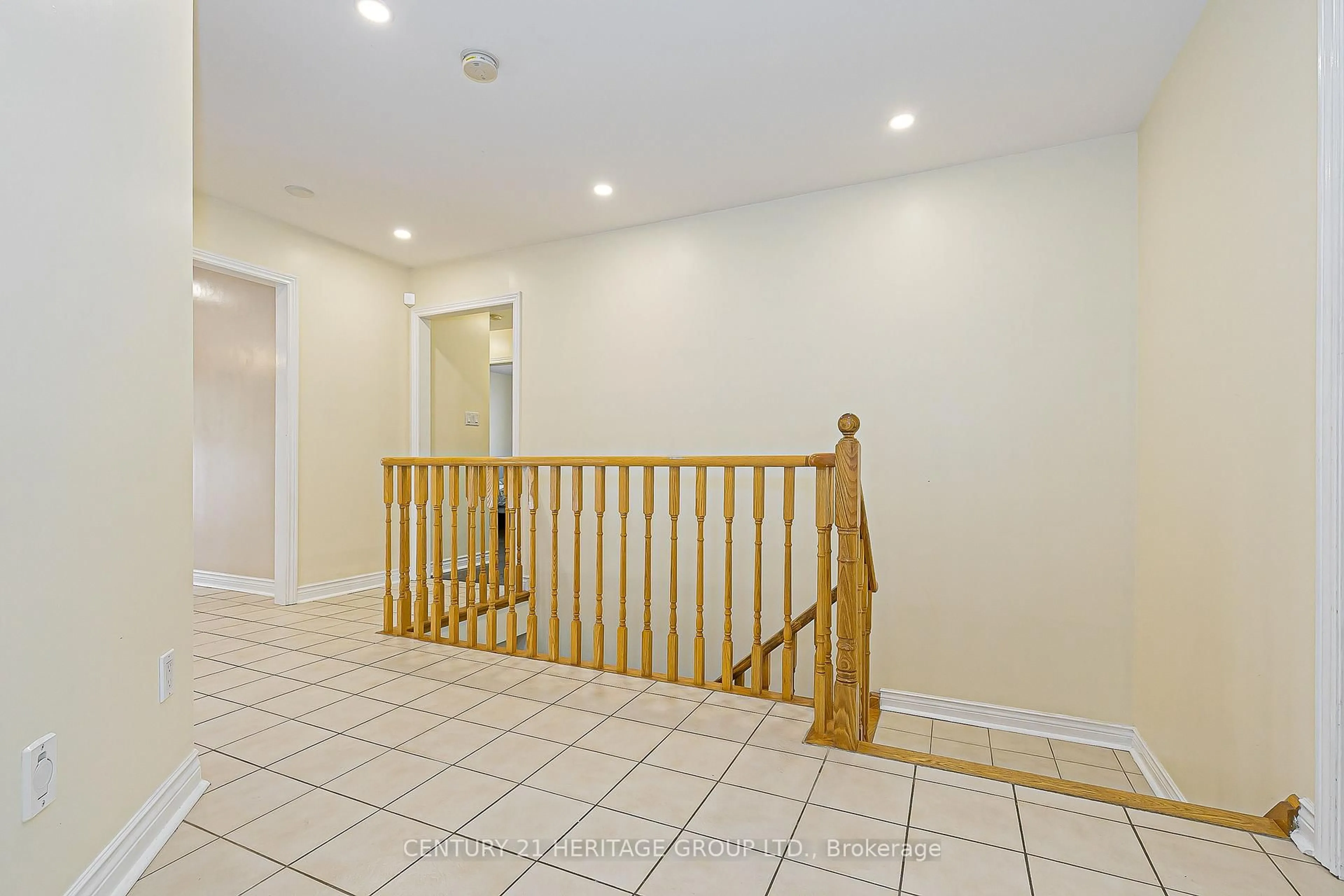 Unknown for 741 College Manor Dr, Newmarket Ontario L3Y 8G5