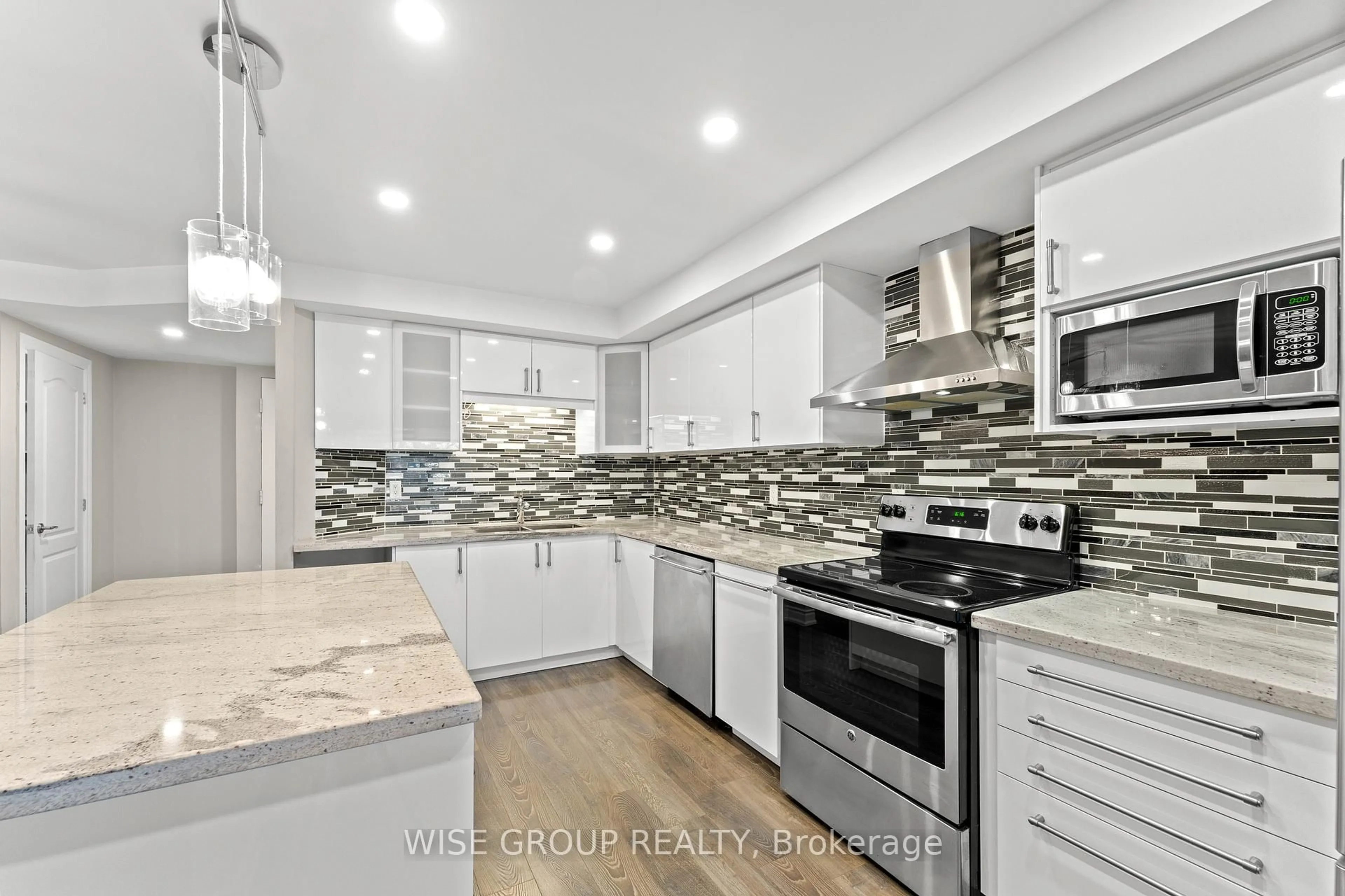 Contemporary kitchen, ceramic/tile floor for 5 Weldrick Rd #113, Richmond Hill Ontario L4C 8S9