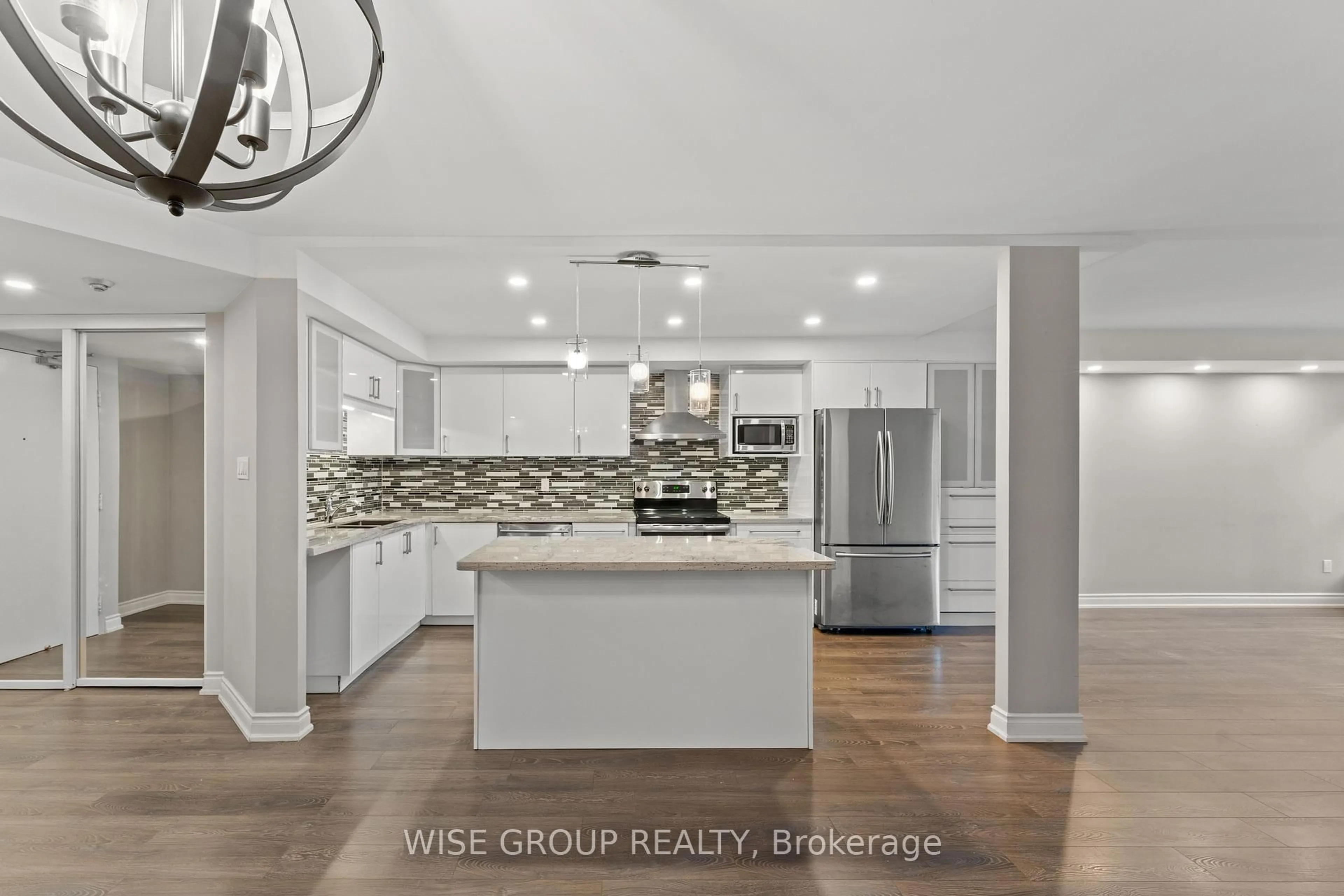 Open concept kitchen, ceramic/tile floor for 5 Weldrick Rd #113, Richmond Hill Ontario L4C 8S9