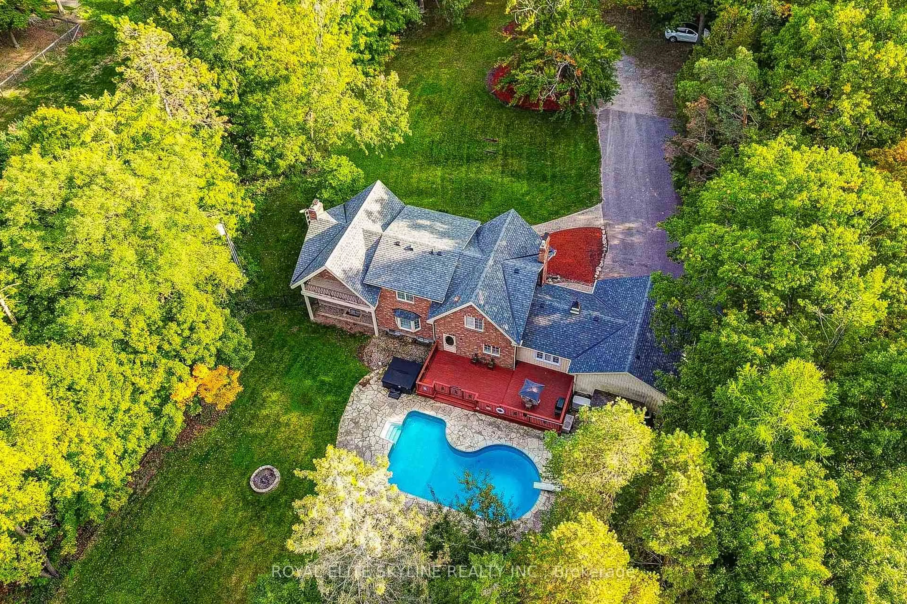 A pic from outside/outdoor area/front of a property/back of a property/a pic from drone, unknown for 4636 Cherry St, Whitchurch-Stouffville Ontario L4A 7X4