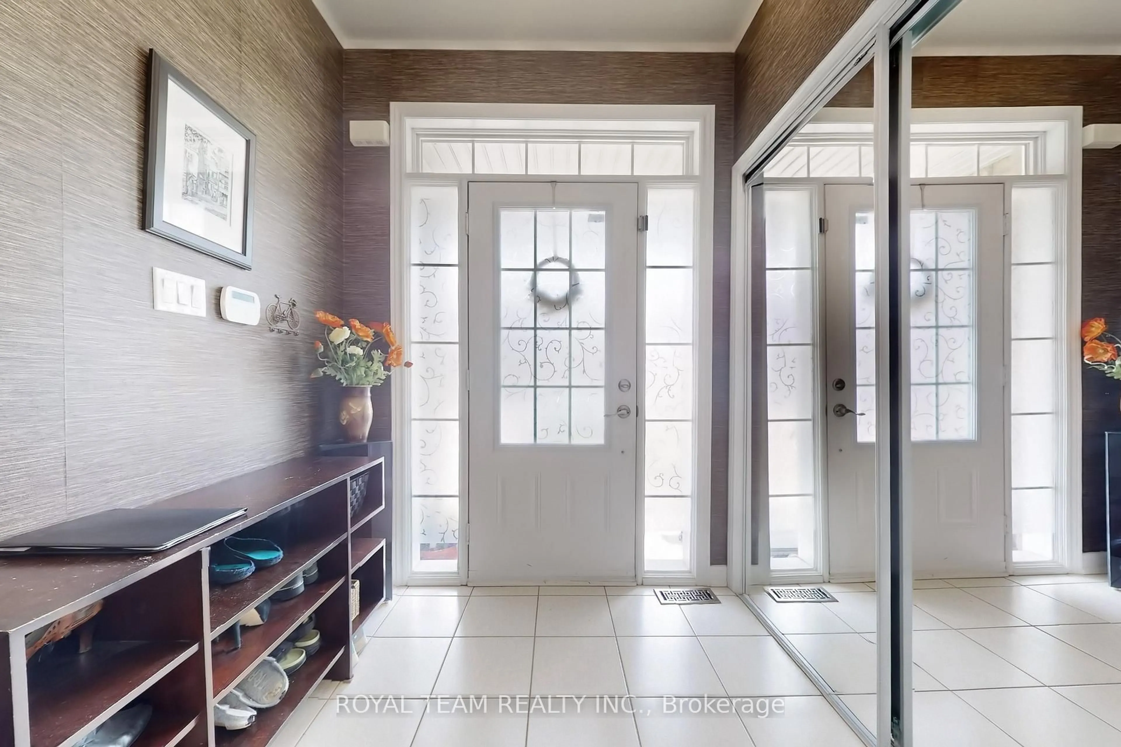 Indoor entryway for 12 Luisa St, Bradford West Gwillimbury Ontario L3Z 0P2