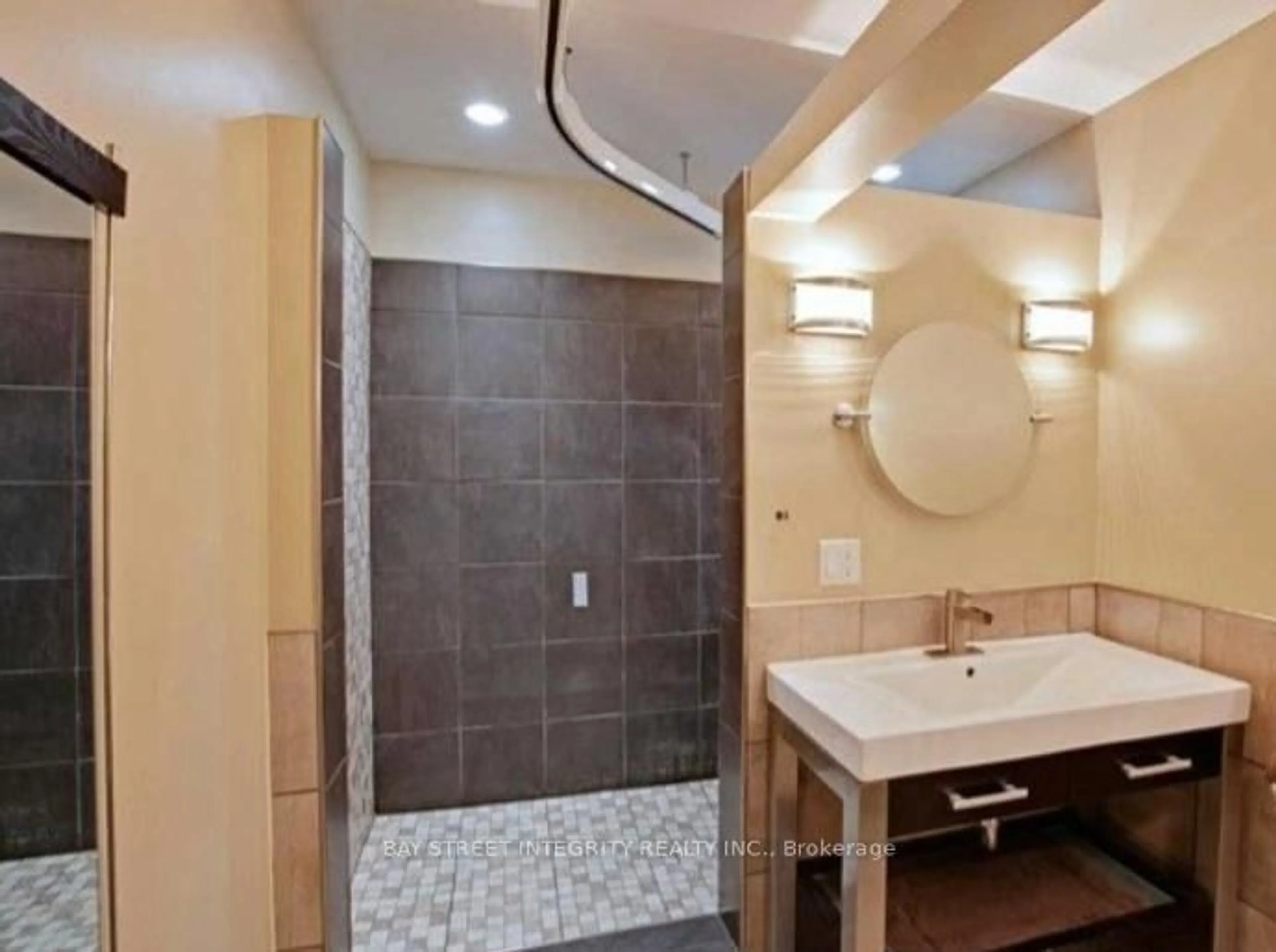 Standard bathroom, ceramic/tile floor for 57 Howard Rd, Newmarket Ontario L3Y 3G6