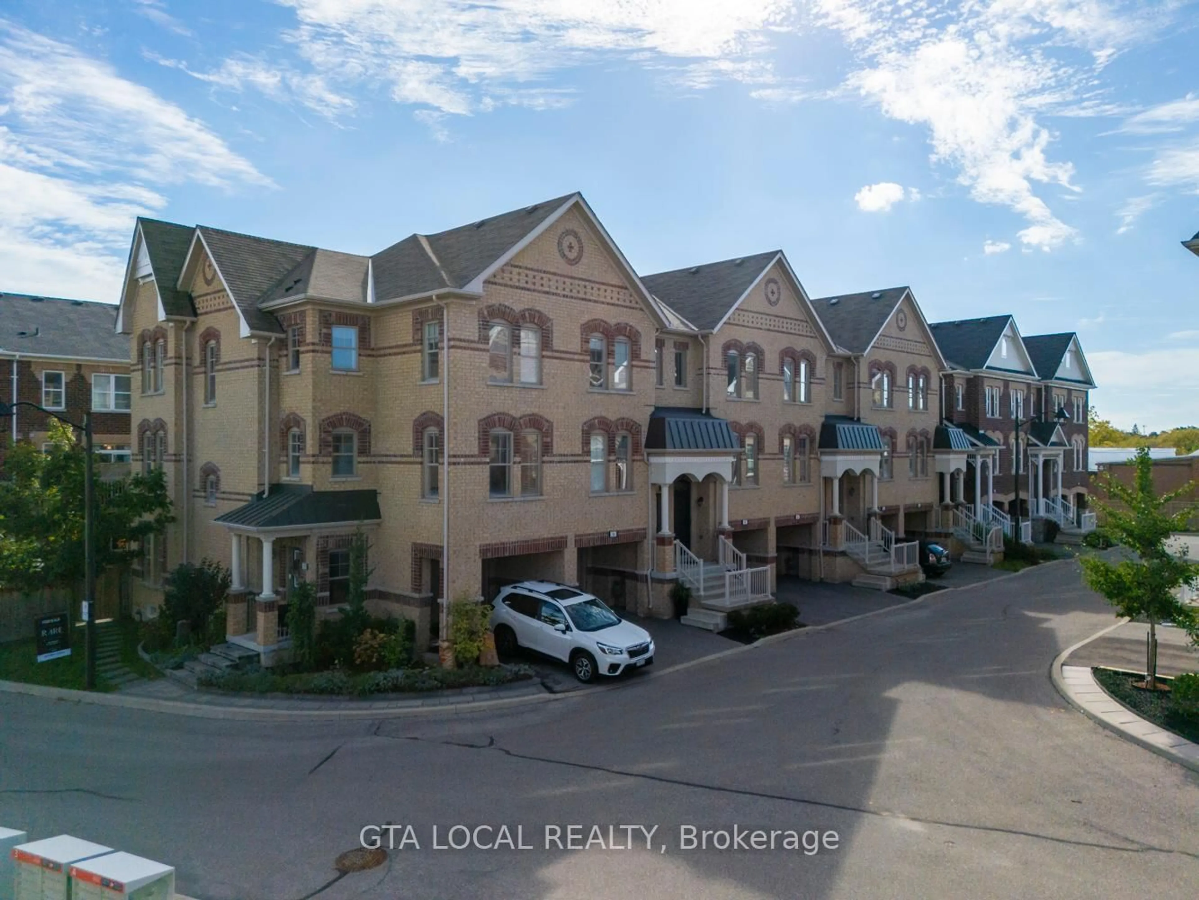 A pic from outside/outdoor area/front of a property/back of a property/a pic from drone, street for 10 Porter Ave #31, Vaughan Ontario L4L 0H1