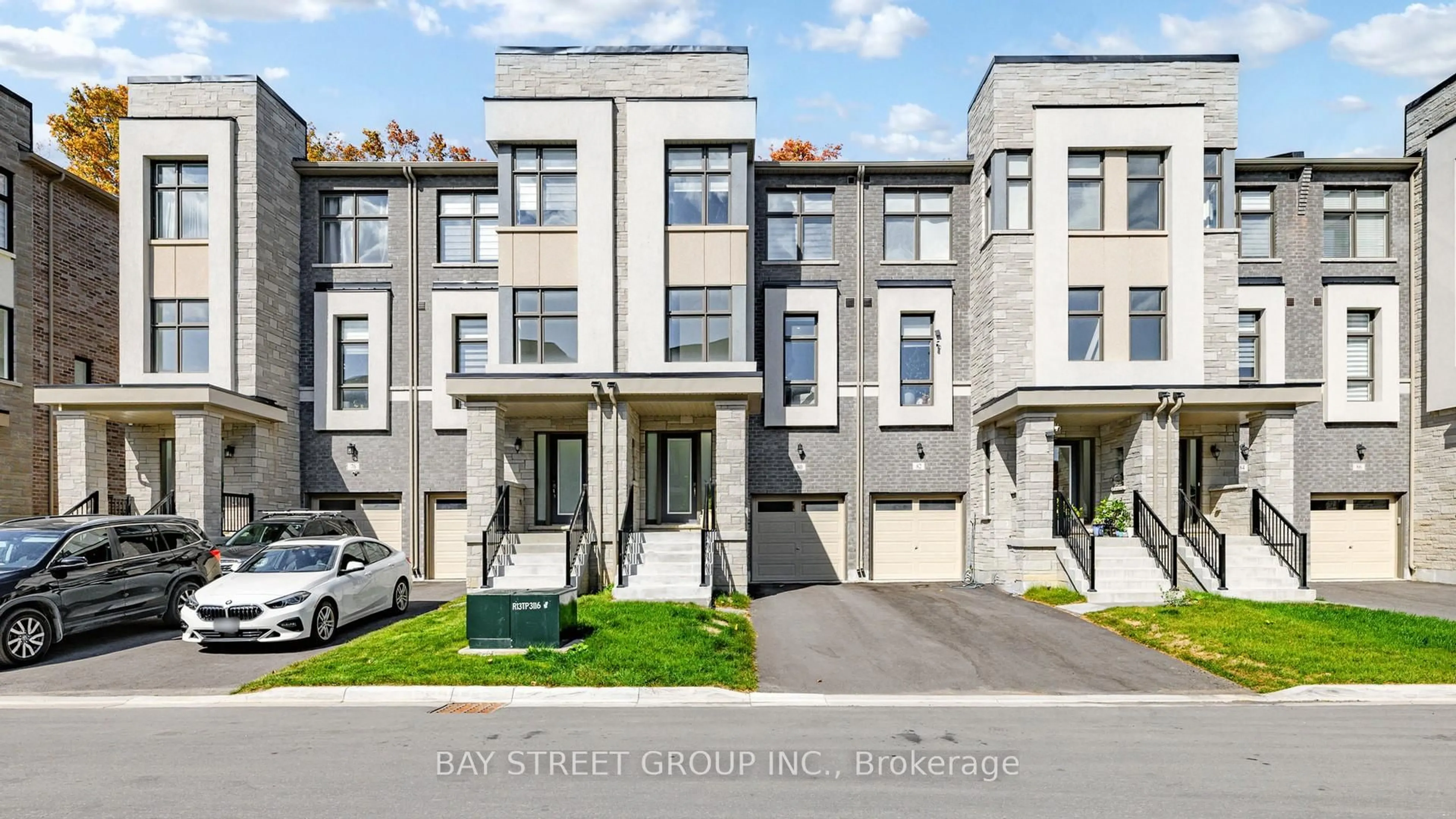 A pic from outside/outdoor area/front of a property/back of a property/a pic from drone, street for 80 Puisaya Dr, Richmond Hill Ontario L4E 1L2