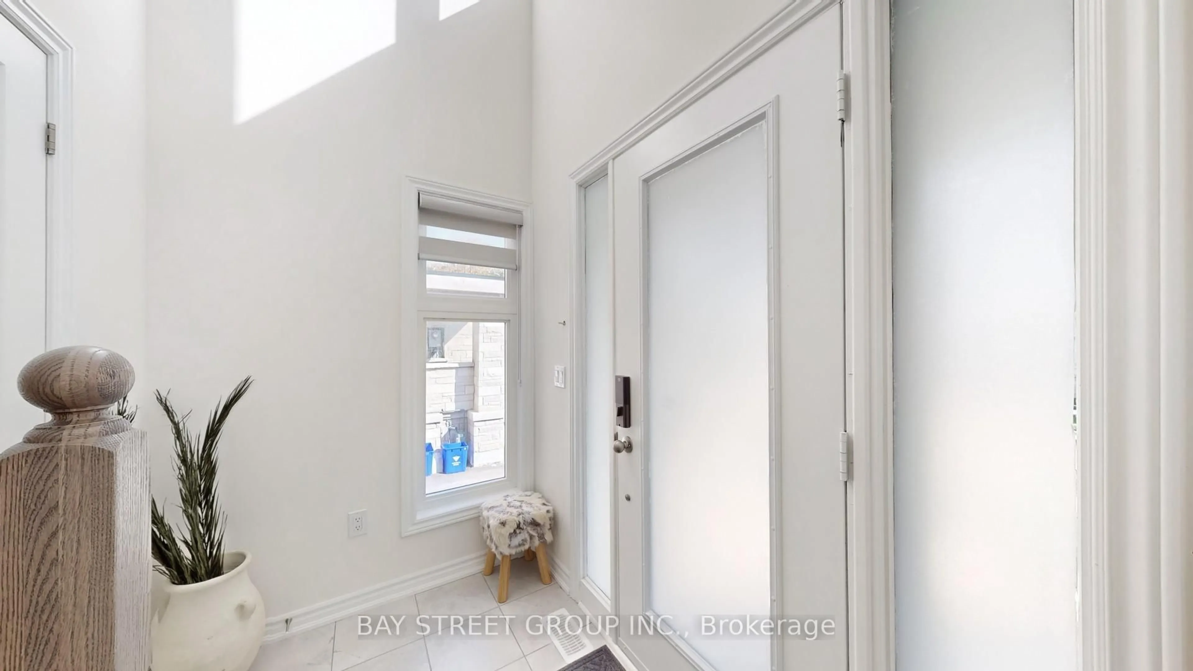 Indoor entryway for 80 Puisaya Dr, Richmond Hill Ontario L4E 1L2