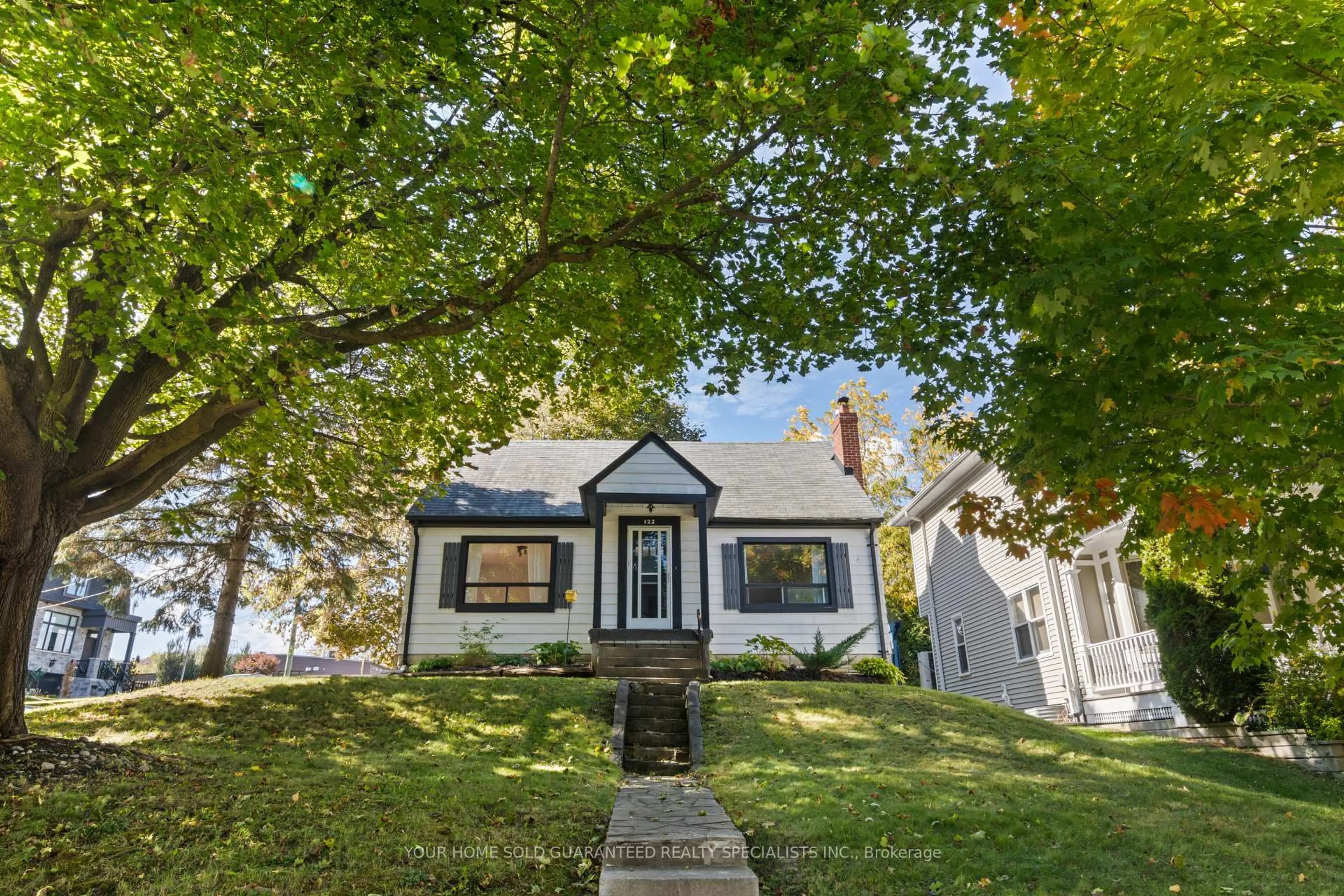 Unknown for 122 Gurnett St, Aurora Ontario L4G 1P6