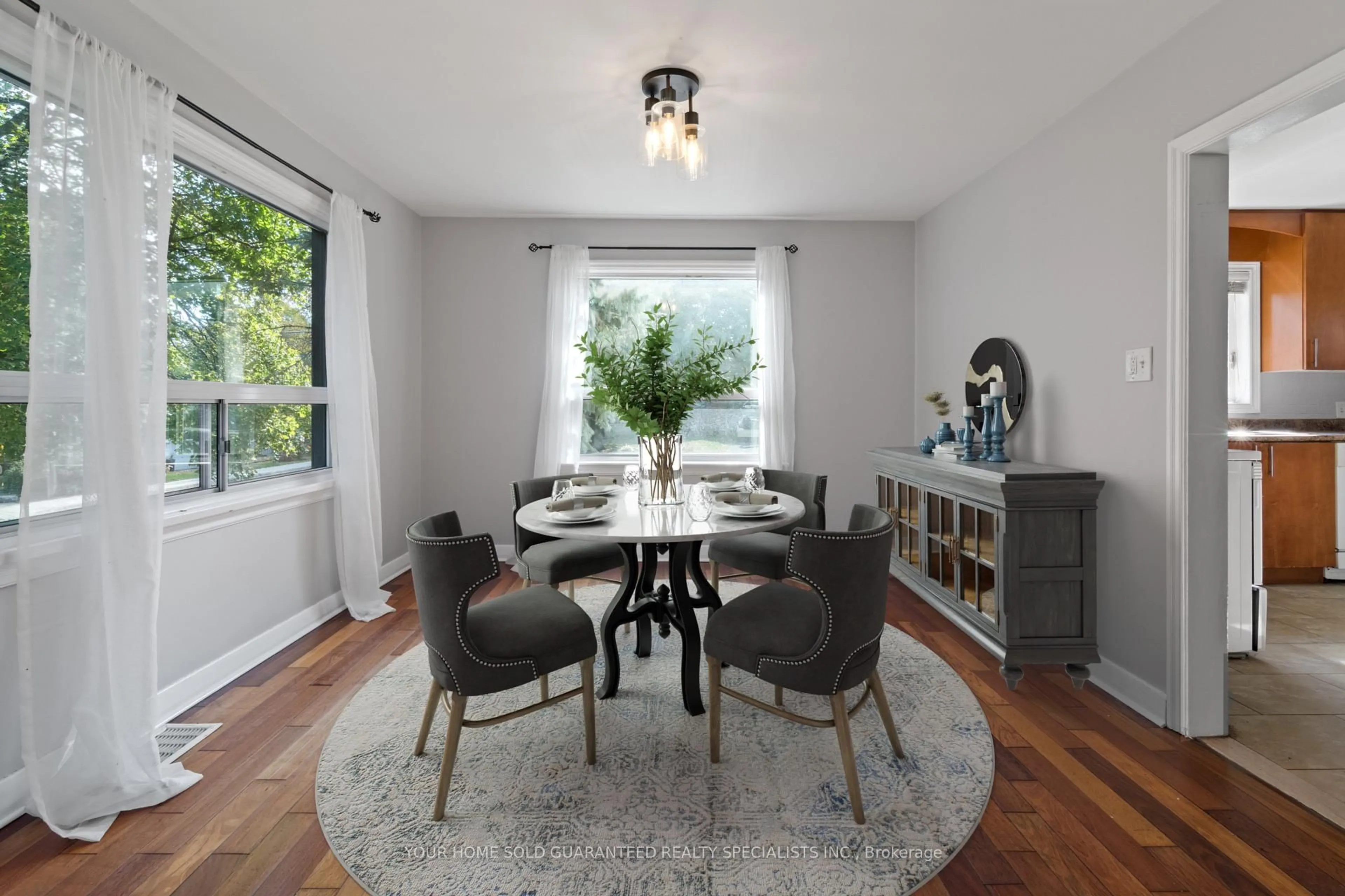 Dining room, unknown for 122 Gurnett St, Aurora Ontario L4G 1P6