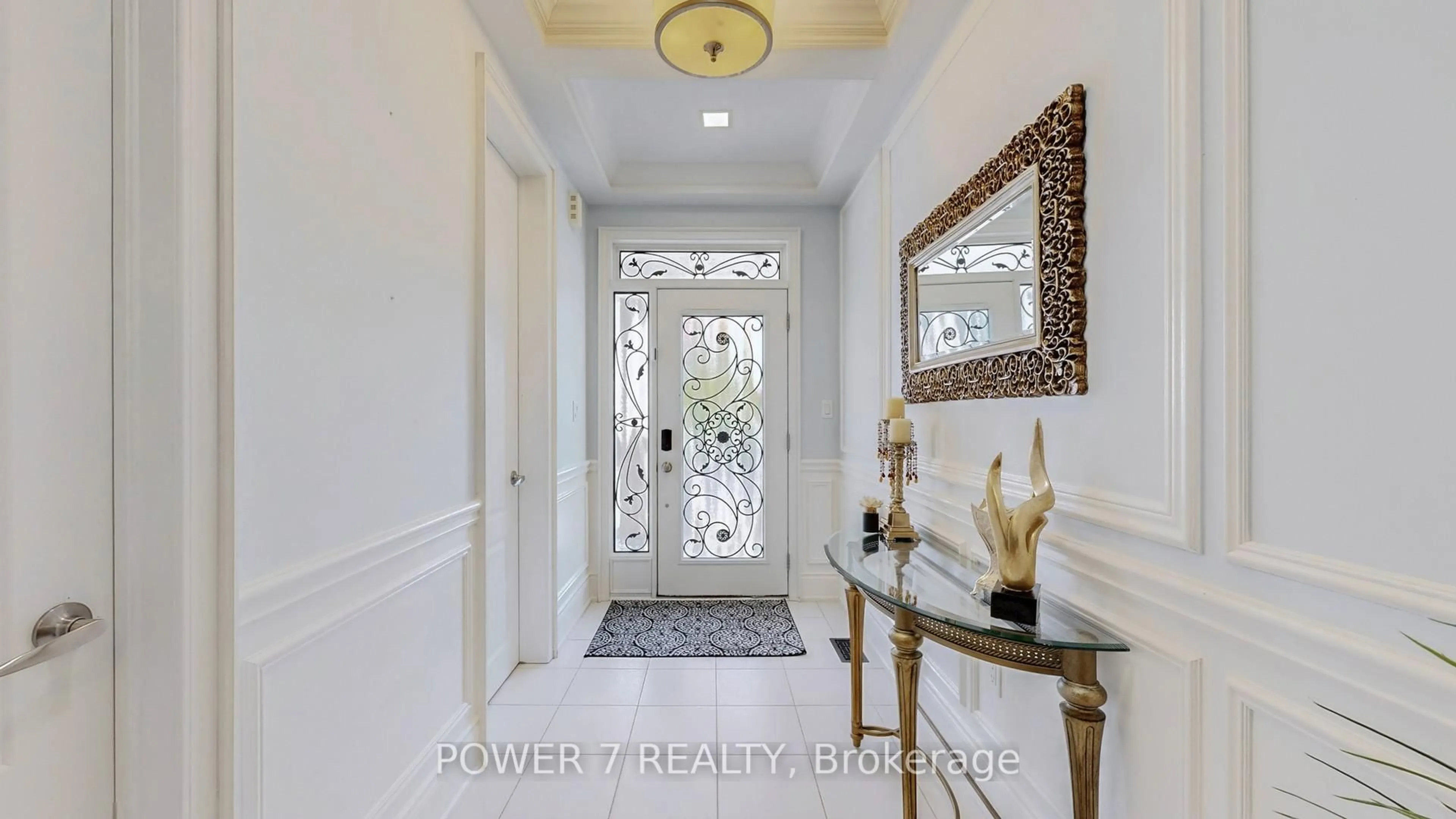 Indoor entryway for 241 Degraaf Cres, Aurora Ontario L4G 0X1