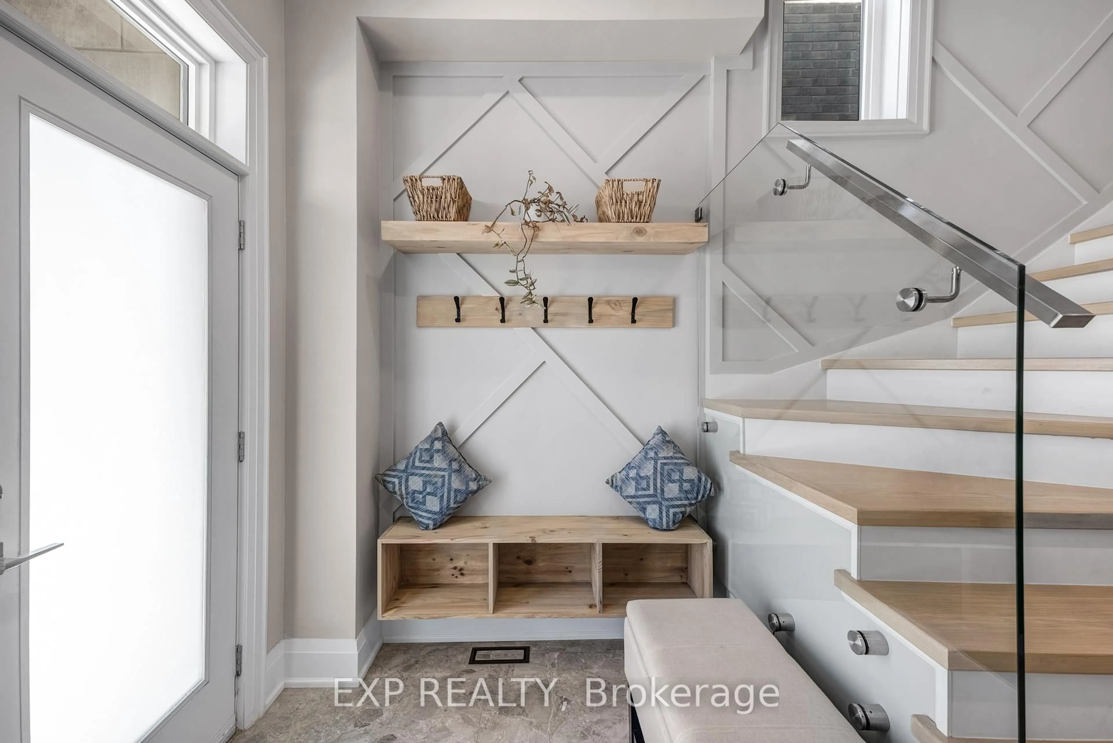 Contemporary bathroom, ceramic/tile floor for 169 Bawden Dr, Richmond Hill Ontario L4S 0M2