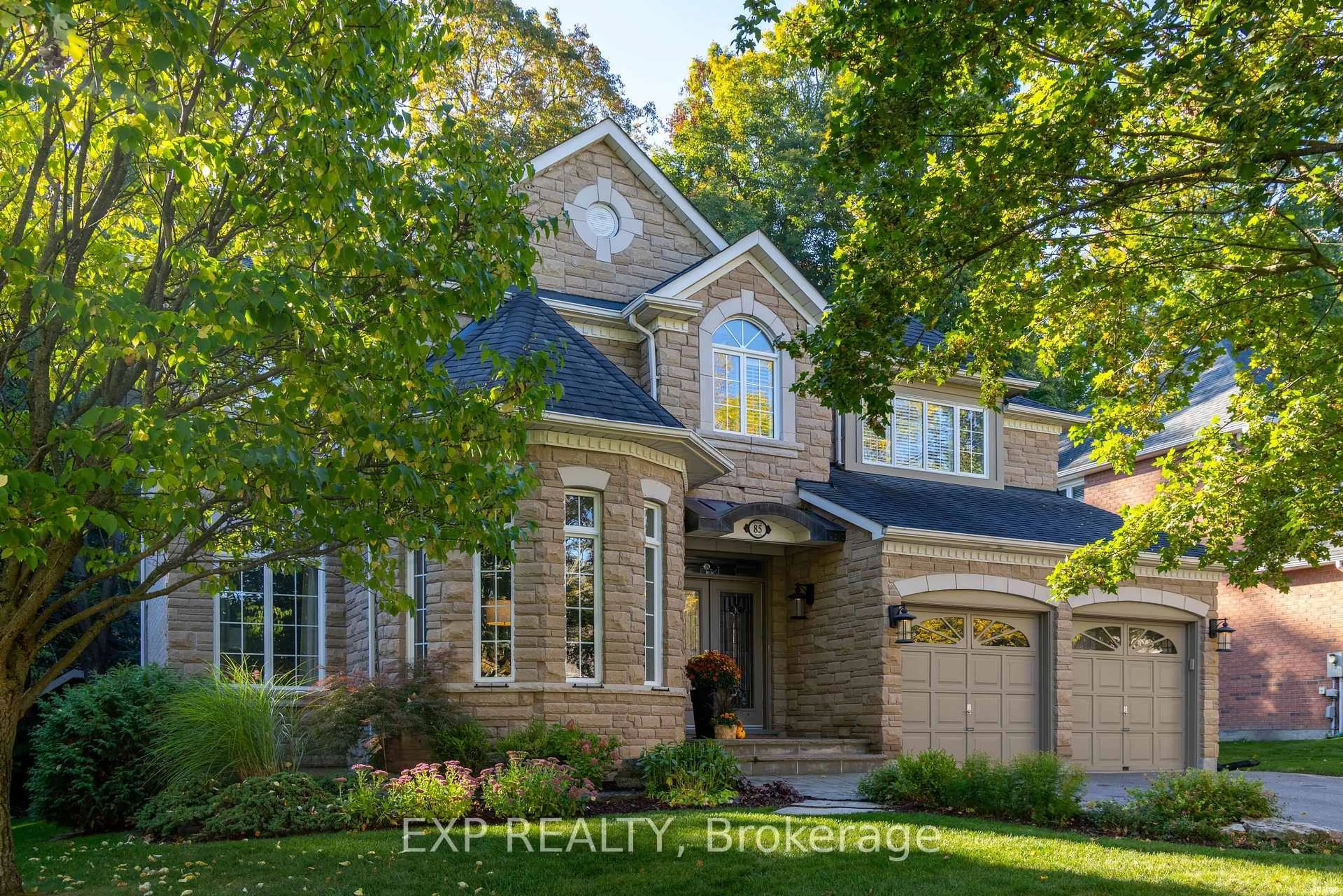 Home with brick exterior material, street for 85 Willis Dr, Aurora Ontario L4G 5N8