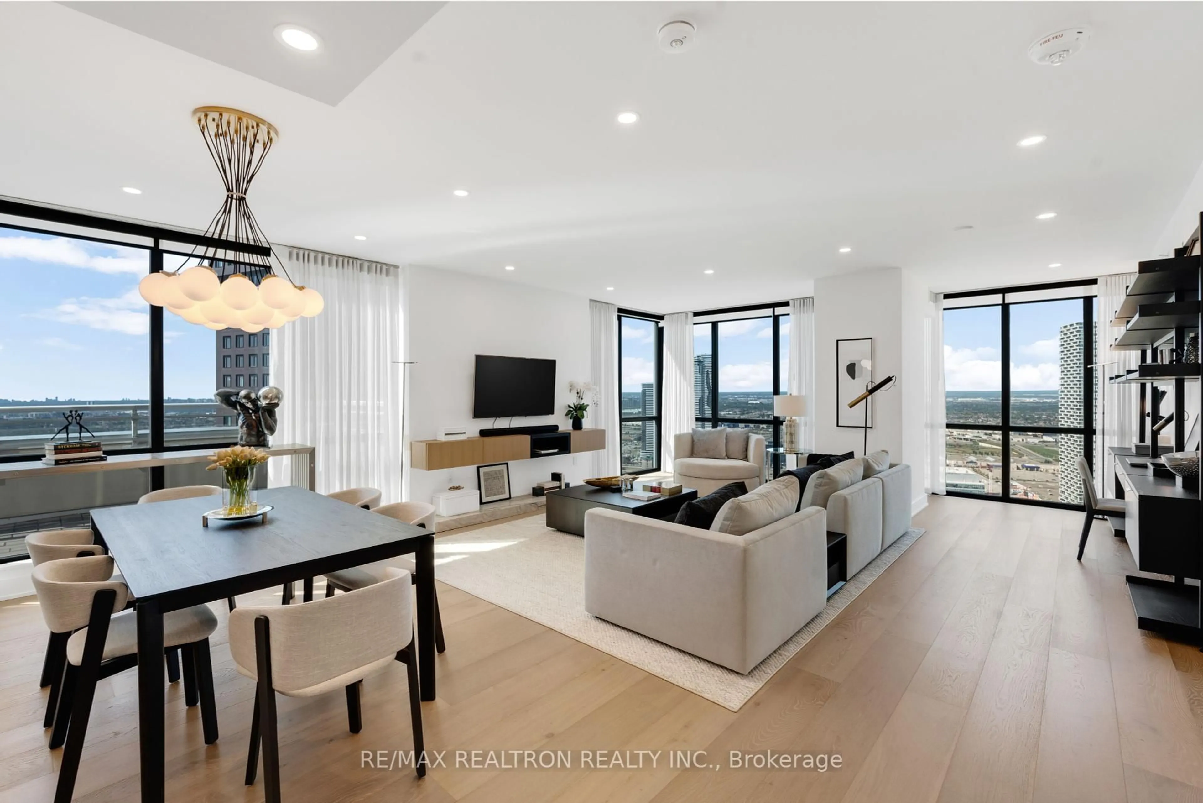 Living room with furniture, unknown for 2916 Highway 7 Rd #PENTHOUSE - 3803, Vaughan Ontario L4K 0K6