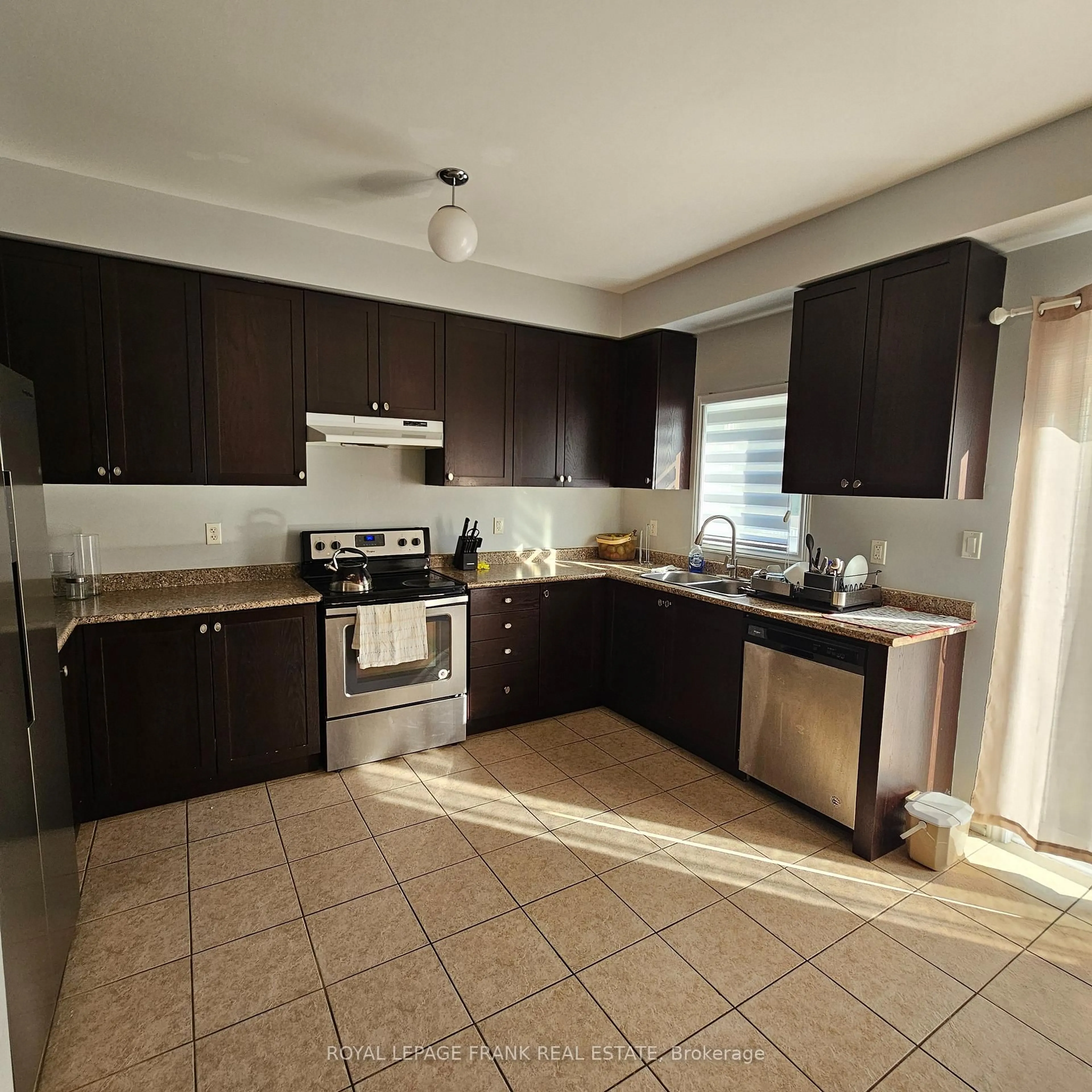 Standard kitchen, ceramic/tile floor for 41 Milson Cres, Essa Ontario L0M 1B4