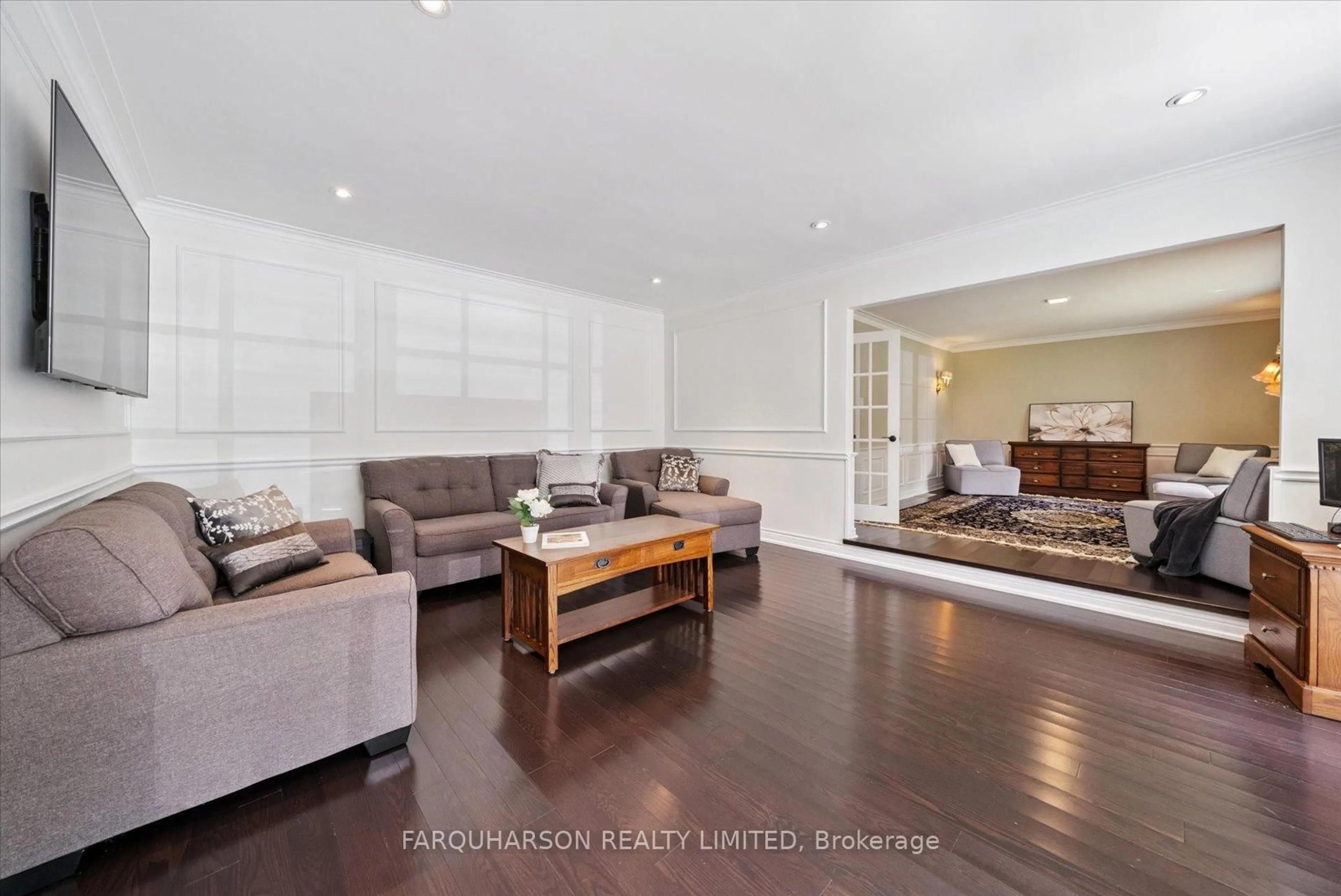 Living room with furniture, wood/laminate floor for 360 Ashworth Rd, Uxbridge Ontario L0E 1T0