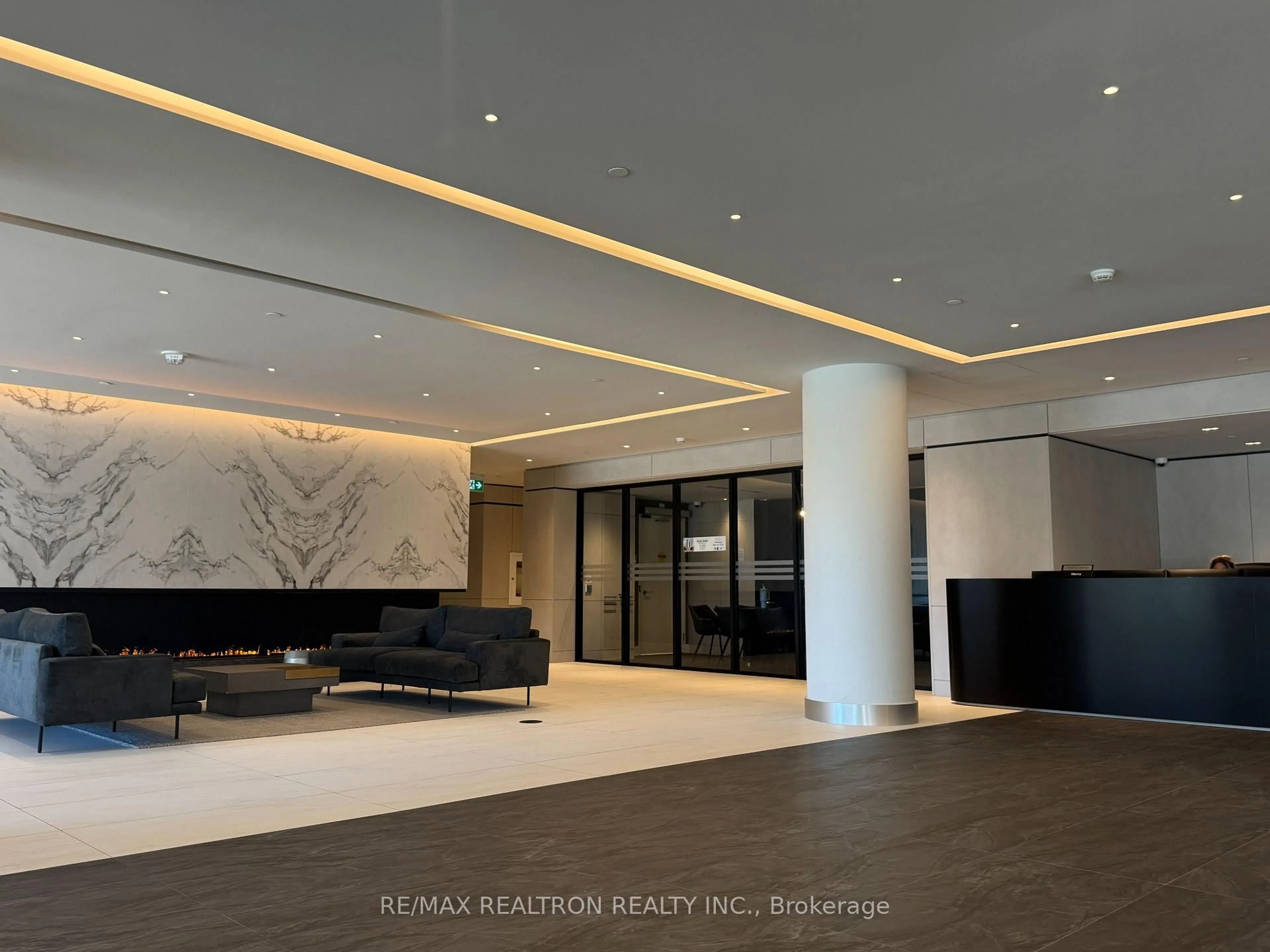Indoor foyer for 50 Upper Mall Way #728, Vaughan Ontario L4J 0L8