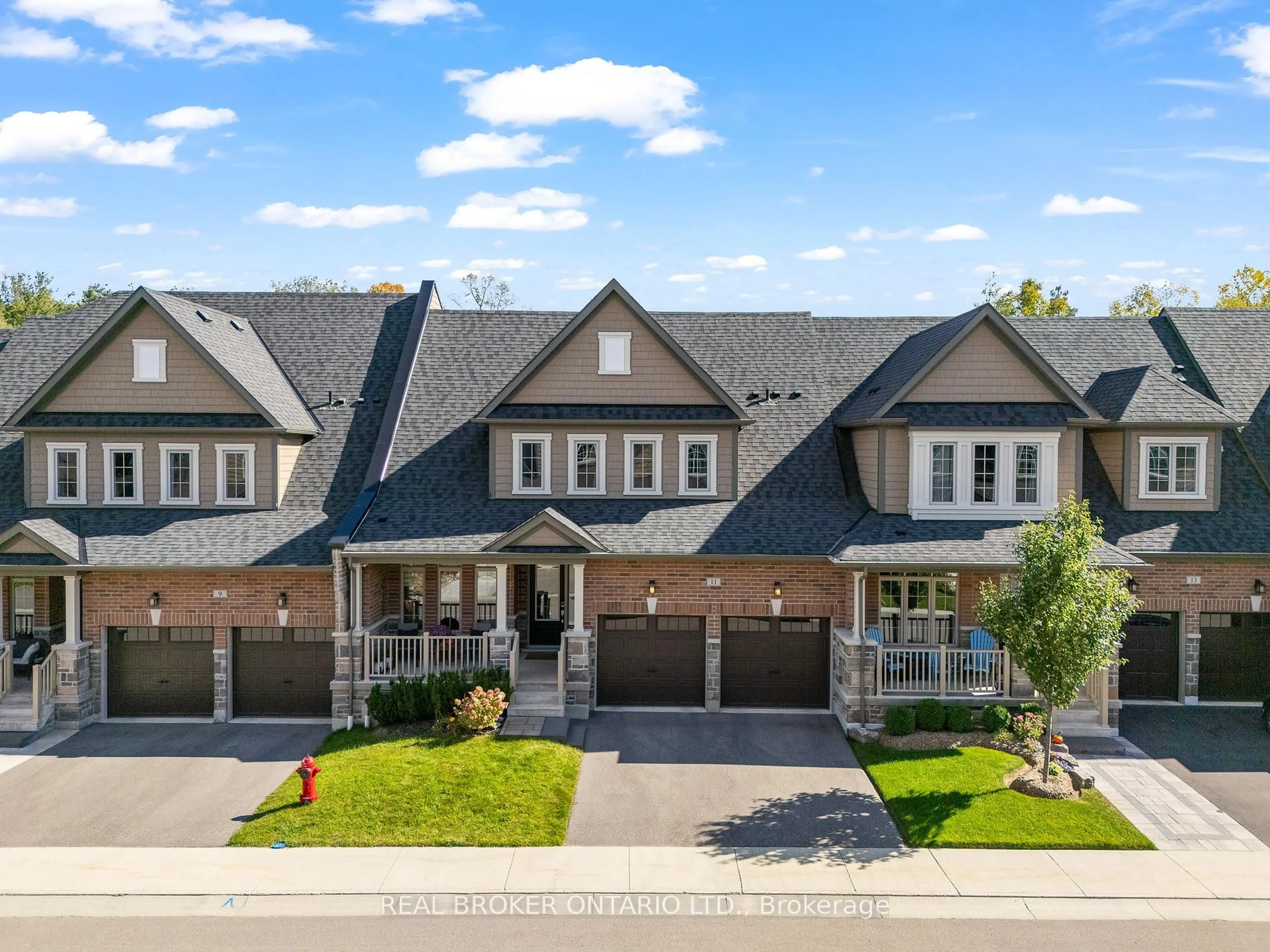 A pic from outside/outdoor area/front of a property/back of a property/a pic from drone, street for 11 Howard Williams Crt, Uxbridge Ontario L9P 0R2