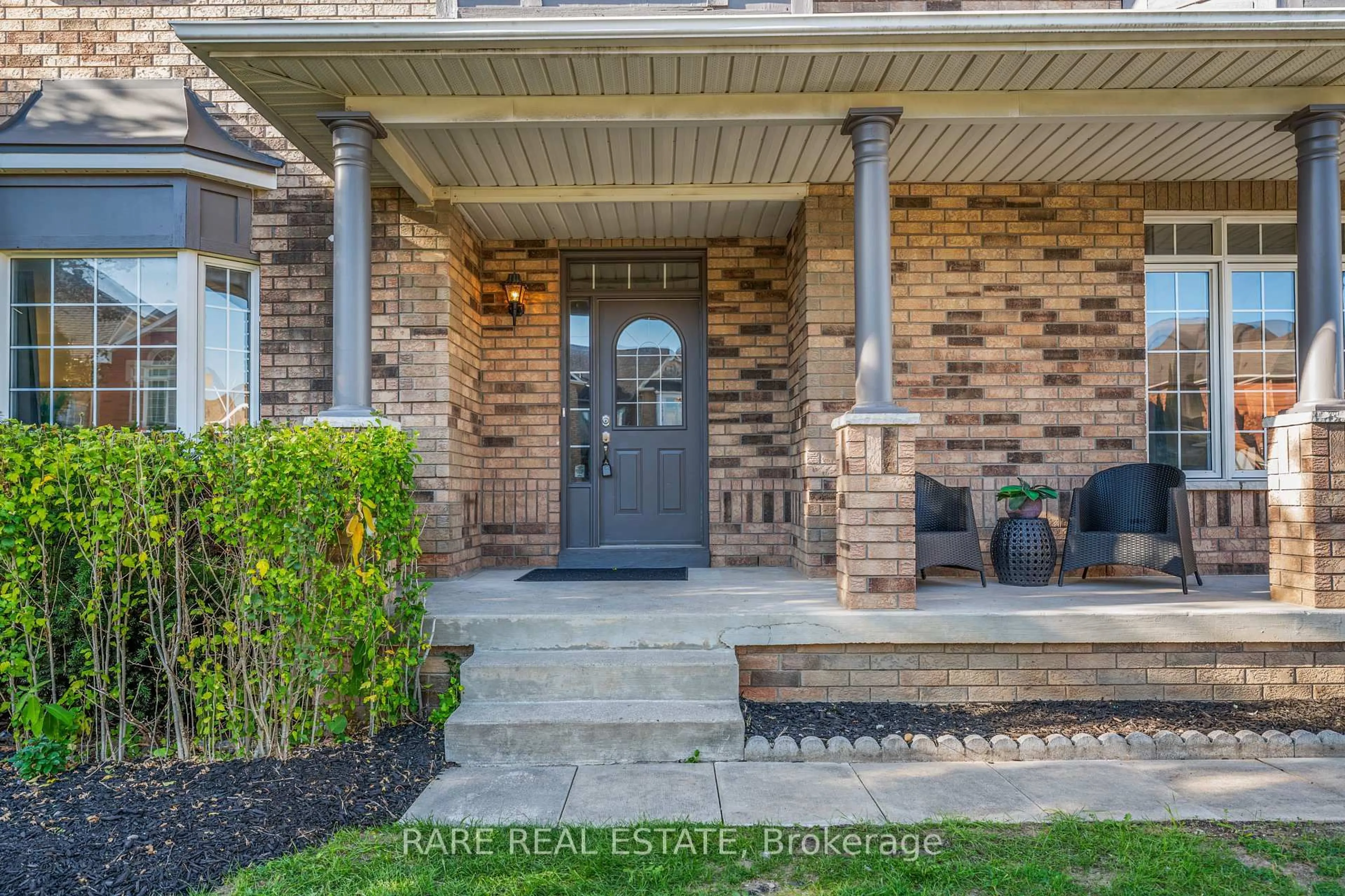 Indoor entryway for 16 Ebony Gate, Richmond Hill Ontario L4S 2C1