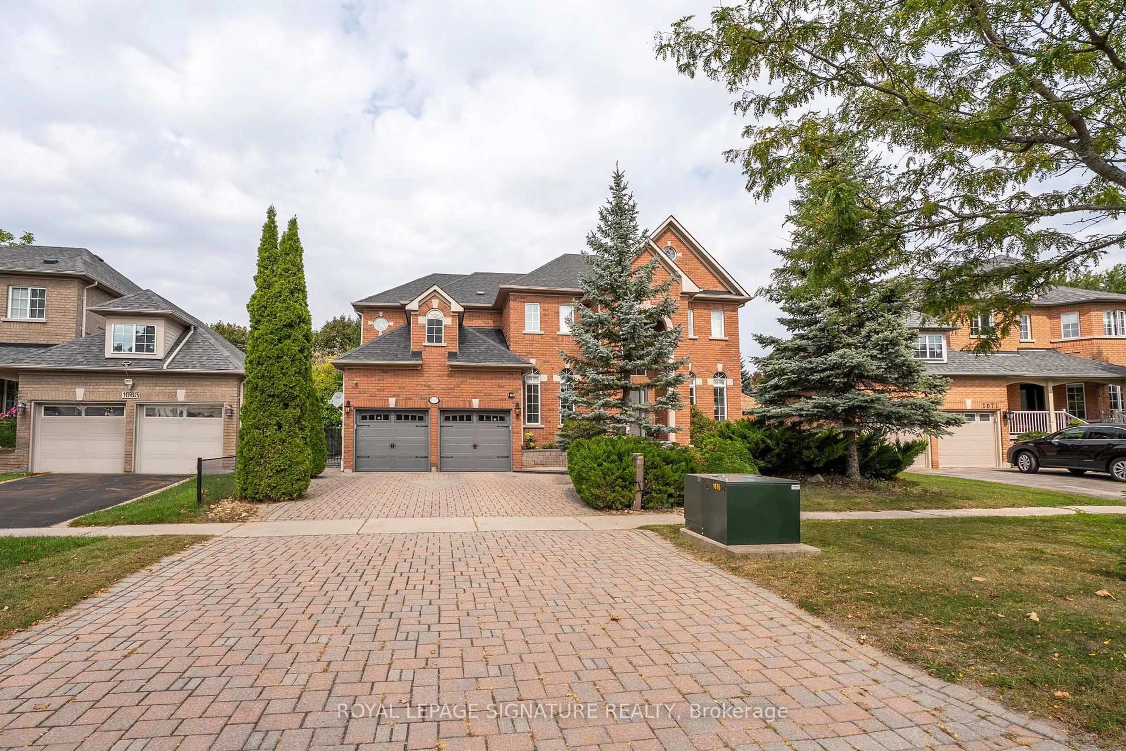 Home with brick exterior material, street for 1067 Ivsbridge Blvd, Newmarket Ontario L3X 1N3
